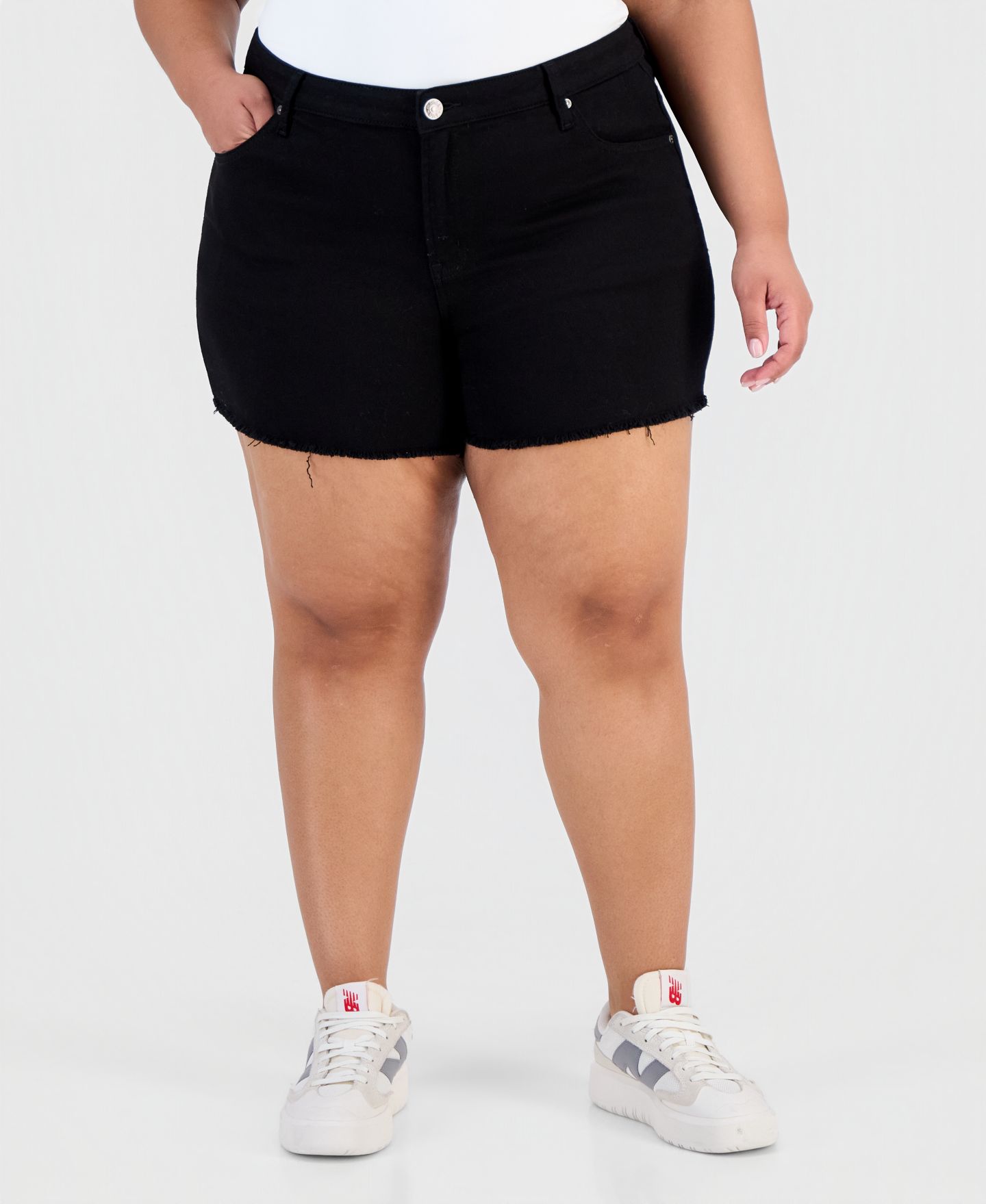 Женские шорты Madden Girl Trendy Plus Frayed A-Line Denim Shorts, цвет: Чёрный — фото 3