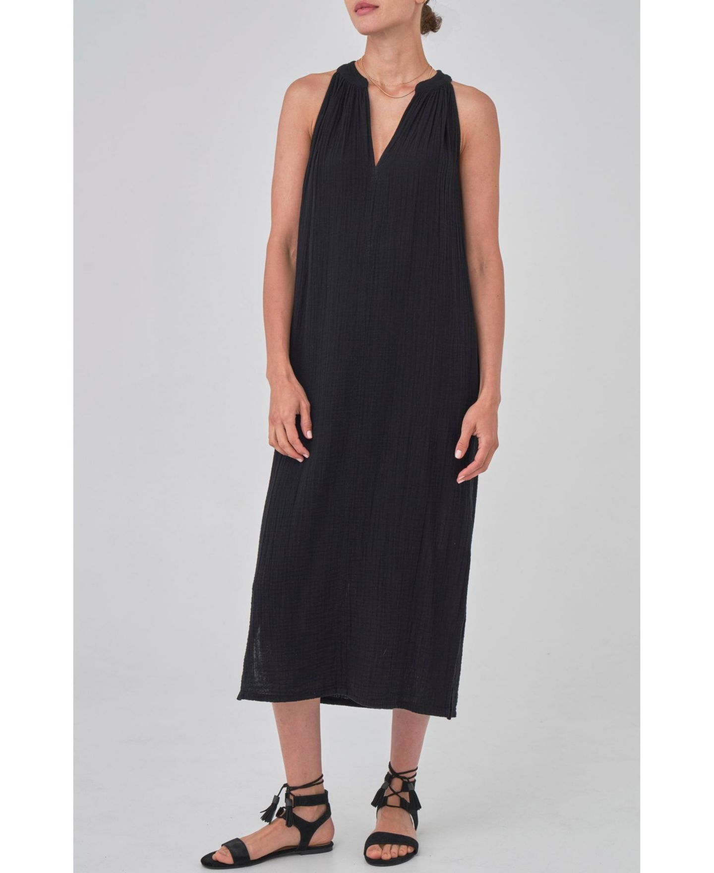 Женское платье Ocean+Main Sleeveless Gauze Midi Dress with Pockets, цвет: Чёрный — фото 1