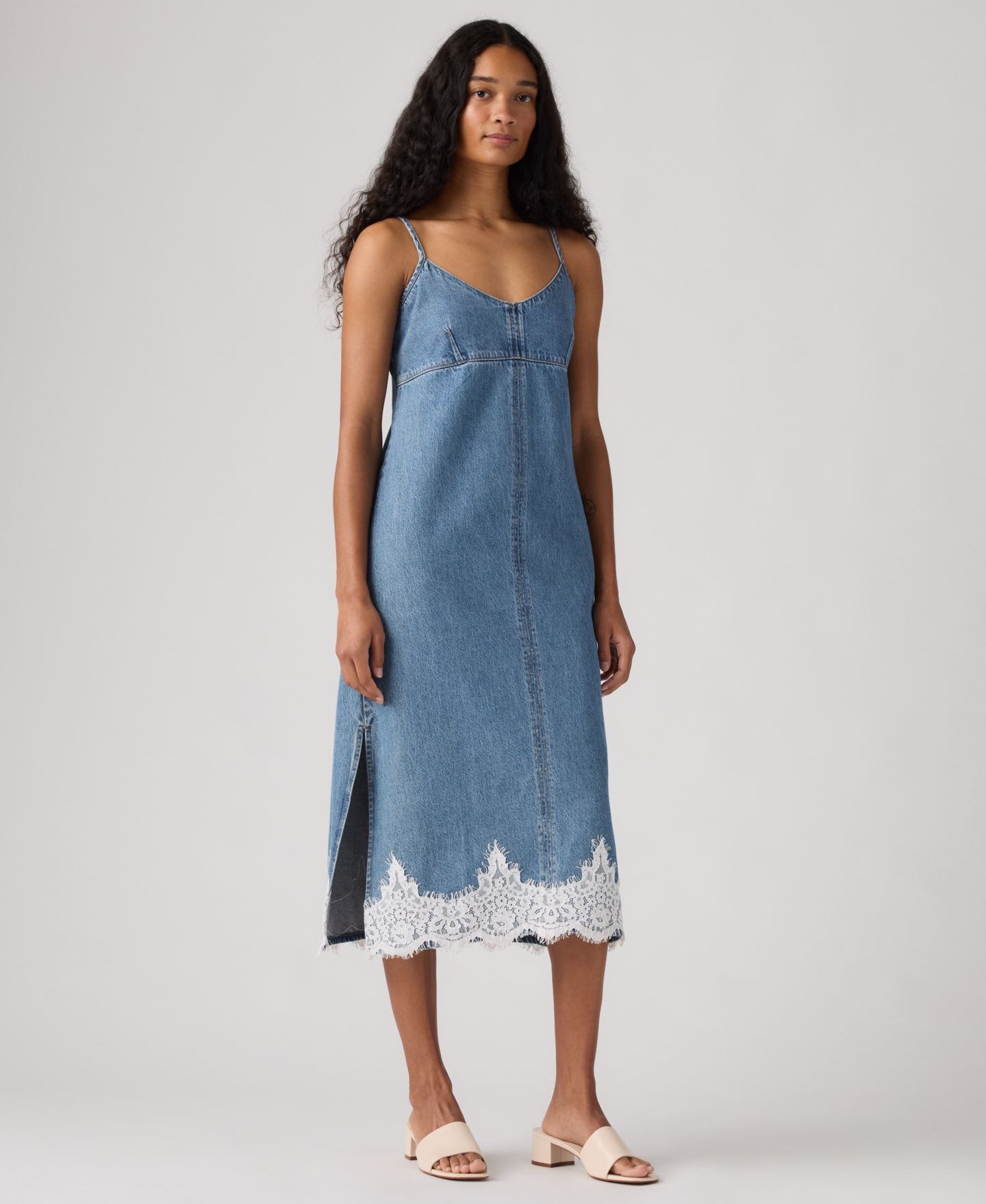 Женское платье Levi's Premium 90s Denim Sleeveless V-Neck Slip, цвет: Slipped My Mind — фото 2