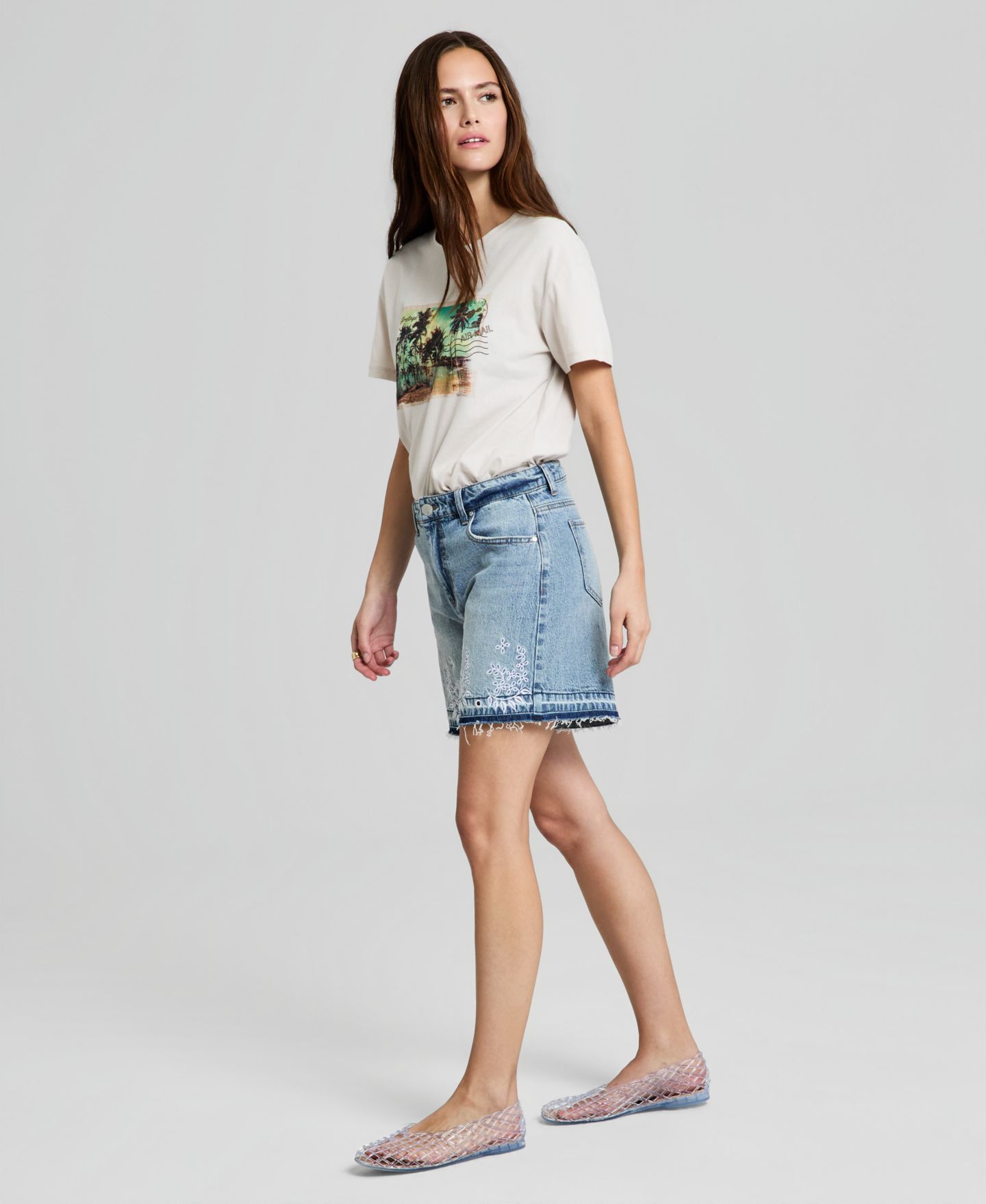 Женские шорты And Now This High Rise Embroidered Denim Shorts, цвет: Светлая варка — фото 2