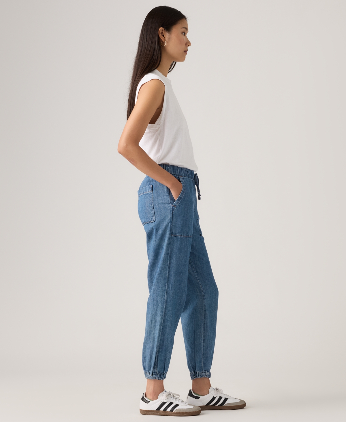 Levi's Women's Essential Mid-Rise Jogger Pants