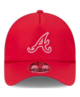 Men's Red Atlanta Braves 2026 Batting Practice Apex 9FORTY Adjustable Trucker Hat
