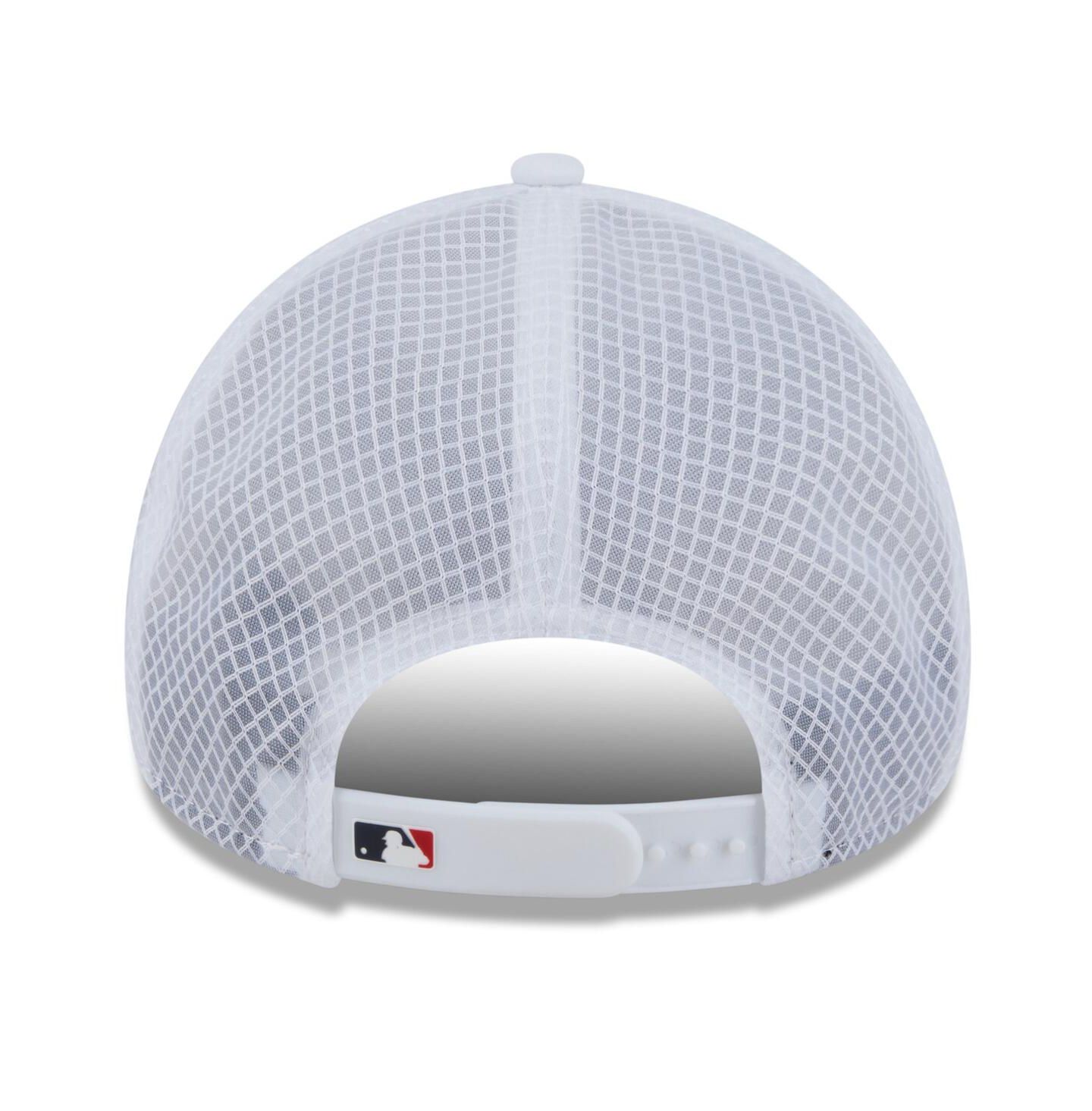Мужская кепка New Era White Minnesota Twins 2026 Batting Practice Apex 9FORTY Adjustable Trucker Hat — фото 2