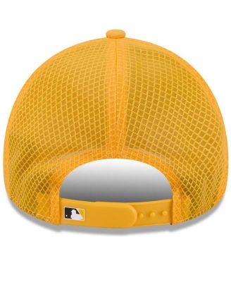 Men's Gold Pittsburgh Pirates 2026 Batting Practice Apex 9FORTY Adjustable Trucker Hat