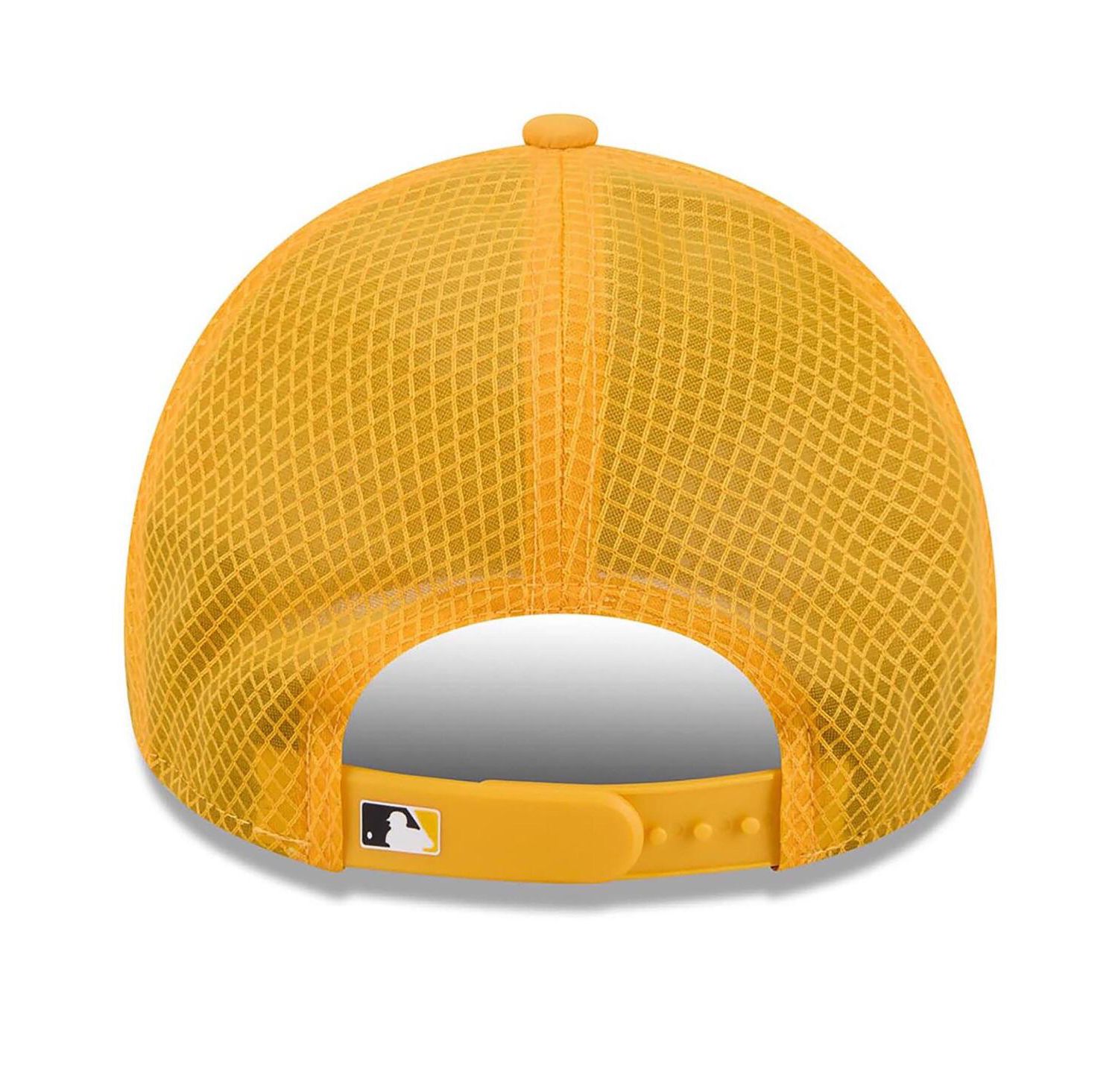 Men's Gold Pittsburgh Pirates 2026 Batting Practice Apex 9FORTY Adjustable Trucker Hat