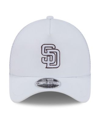 Men's White San Diego Padres 2026 Batting Practice Apex 9FORTY Adjustable Trucker Hat