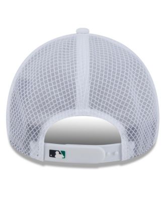 Men's White Seattle Mariners 2026 Batting Practice Apex 9FORTY Adjustable Trucker Hat