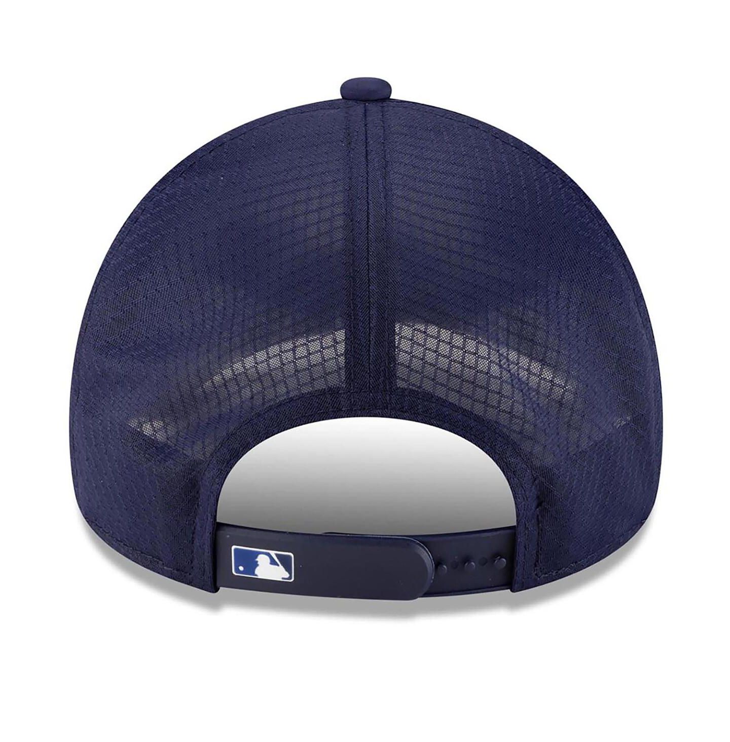 Мужская кепка New Era Navy Toronto Blue Jays 2026 Batting Practice Apex 9FORTY Adjustable Trucker Hat — фото 2