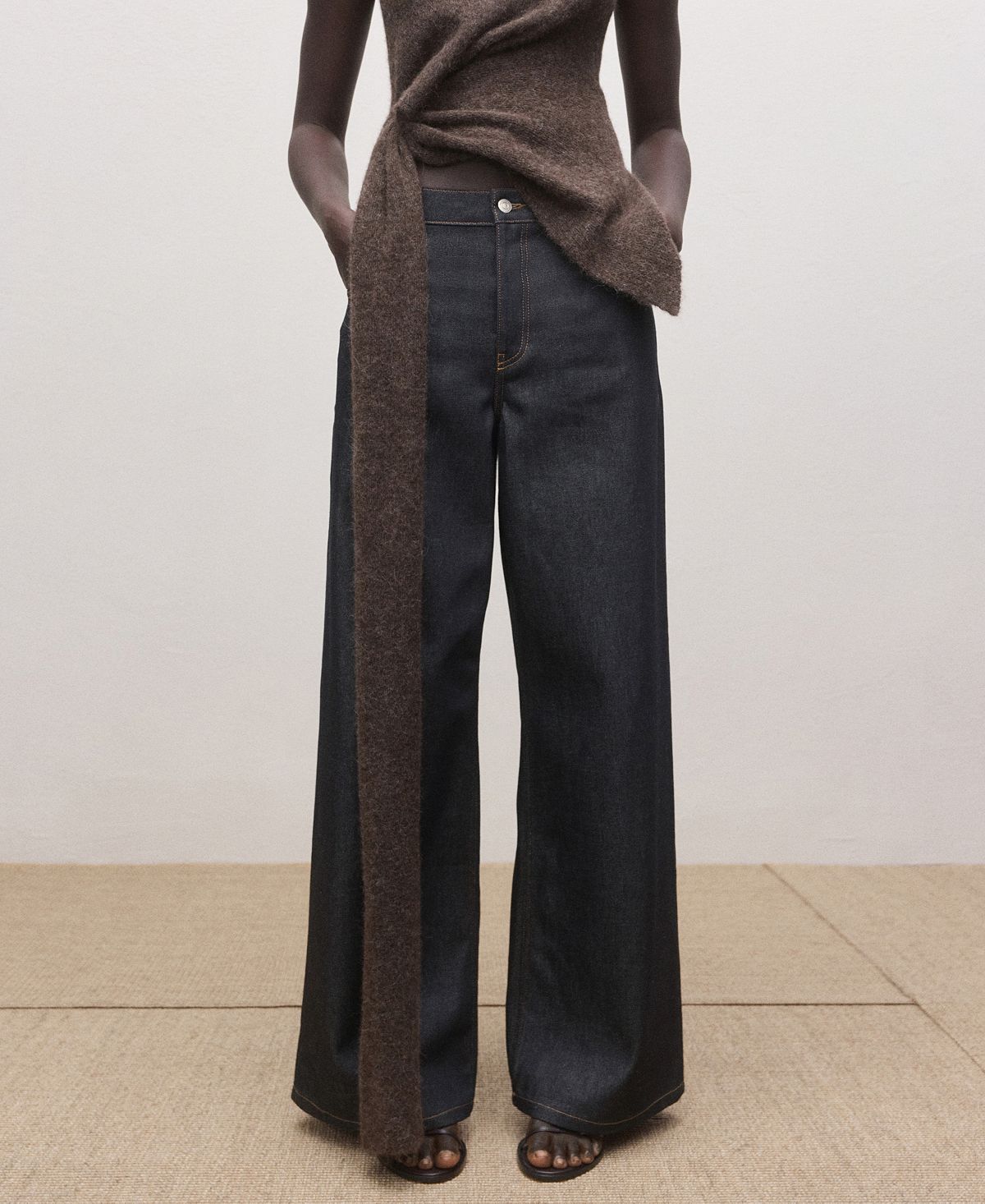 Mango Women's Low-Rise Wide Leg Jeans view 6 — MAYCSS fashion products