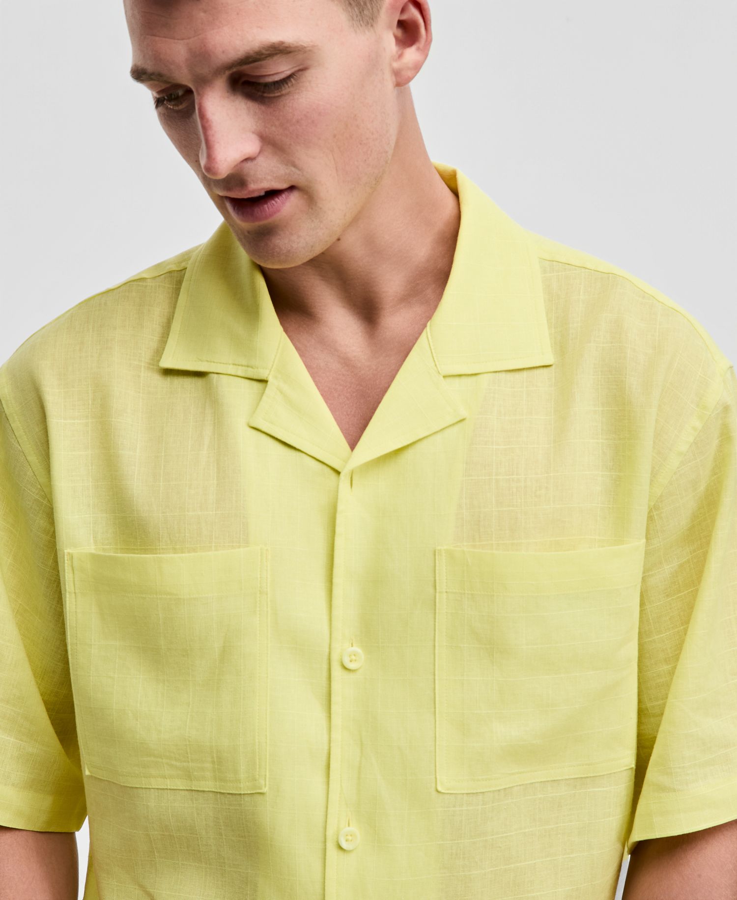 Men's Boxy-Fit Short-Sleeve Linen Shirt