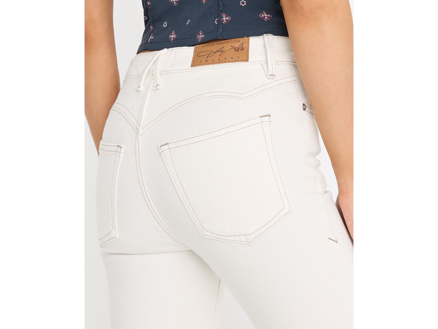 Женские джинсы Good American Dolly Joleans Mid-Rise Flared-Leg, цвет: Винтажный белый — фото 3