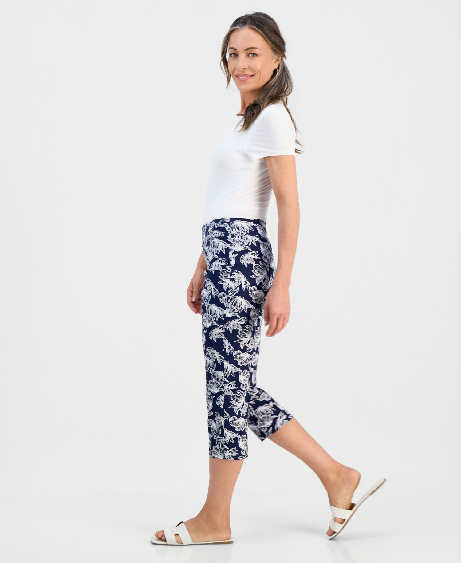 Women's Printed Pull-On Capri Pants