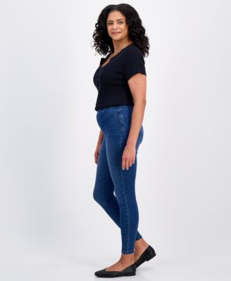 Petite Mid-Rise Pull On Jeggings