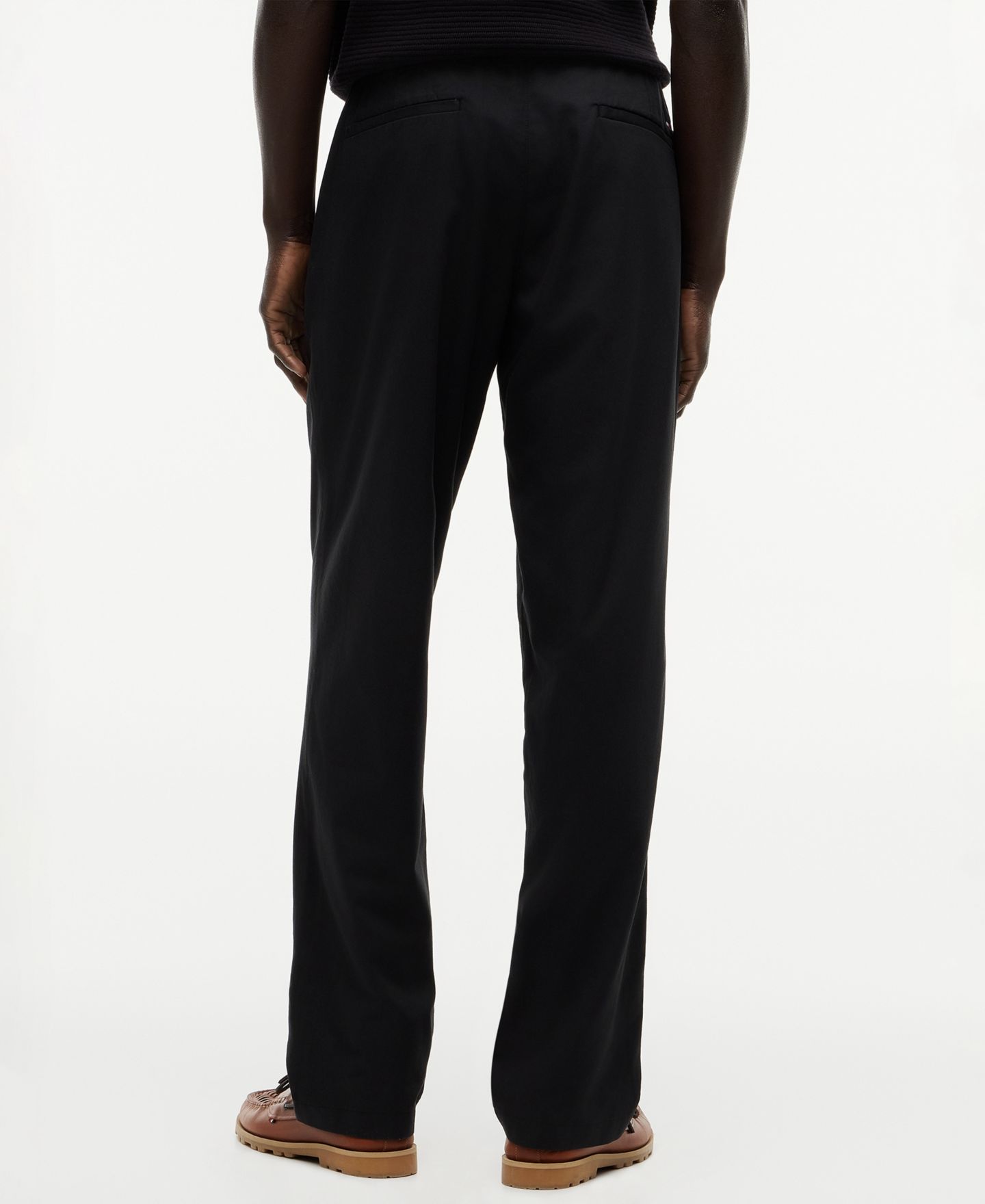 Мужские брюки Tommy Hilfiger Dover Regular-Fit Elastic Waist Chino, цвет: Чёрный — фото 4