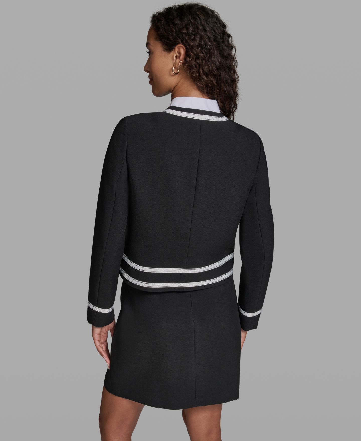 Женская куртка KARL LAGERFELD PARIS Framed Cropped Round-Neck, цвет: Чёрный — фото 5
