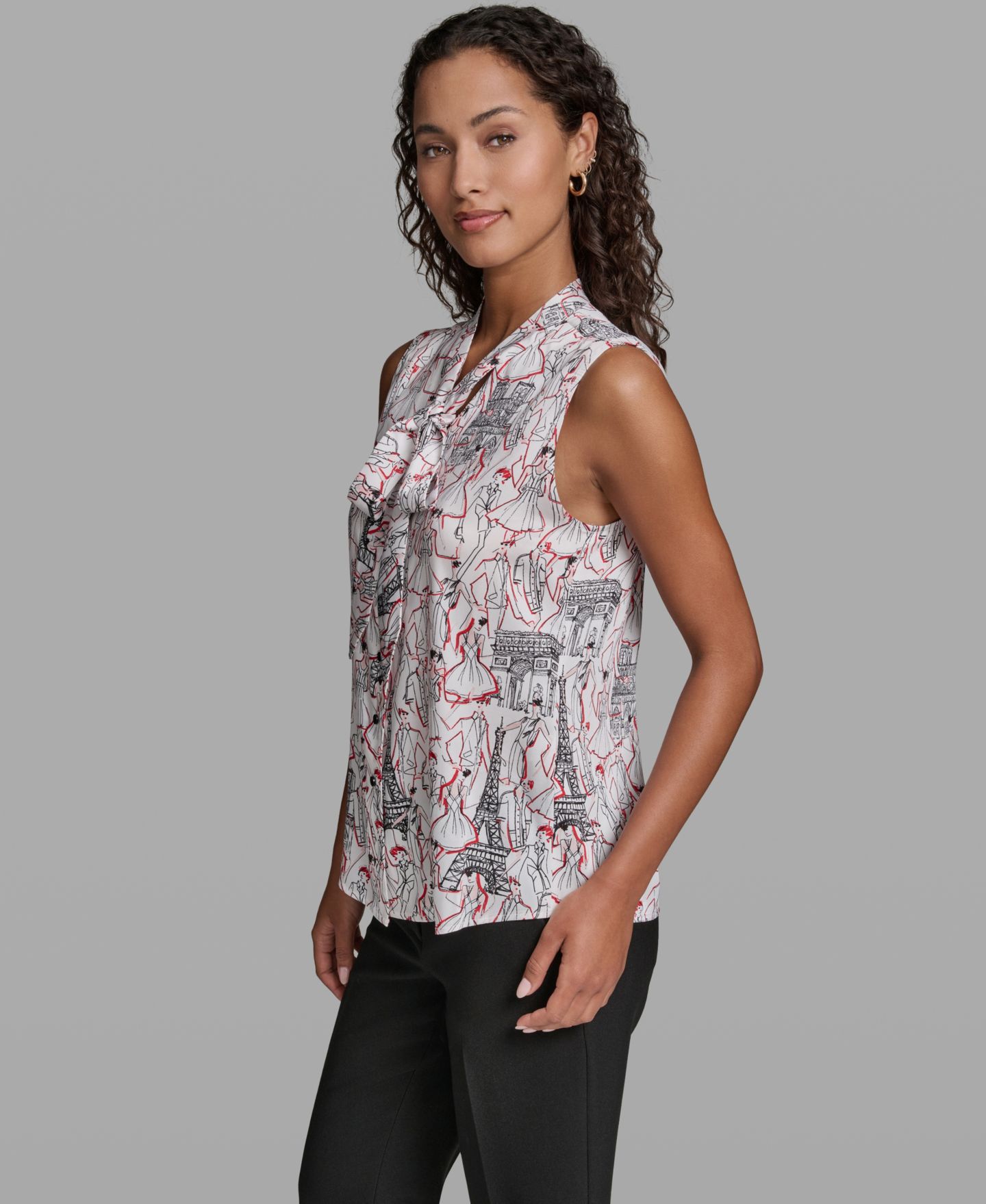 Женская блузка KARL LAGERFELD PARIS Tie-Neck Sleeveless Printed Blouse, цвет: Мягкий белый / Чёрный — фото 3