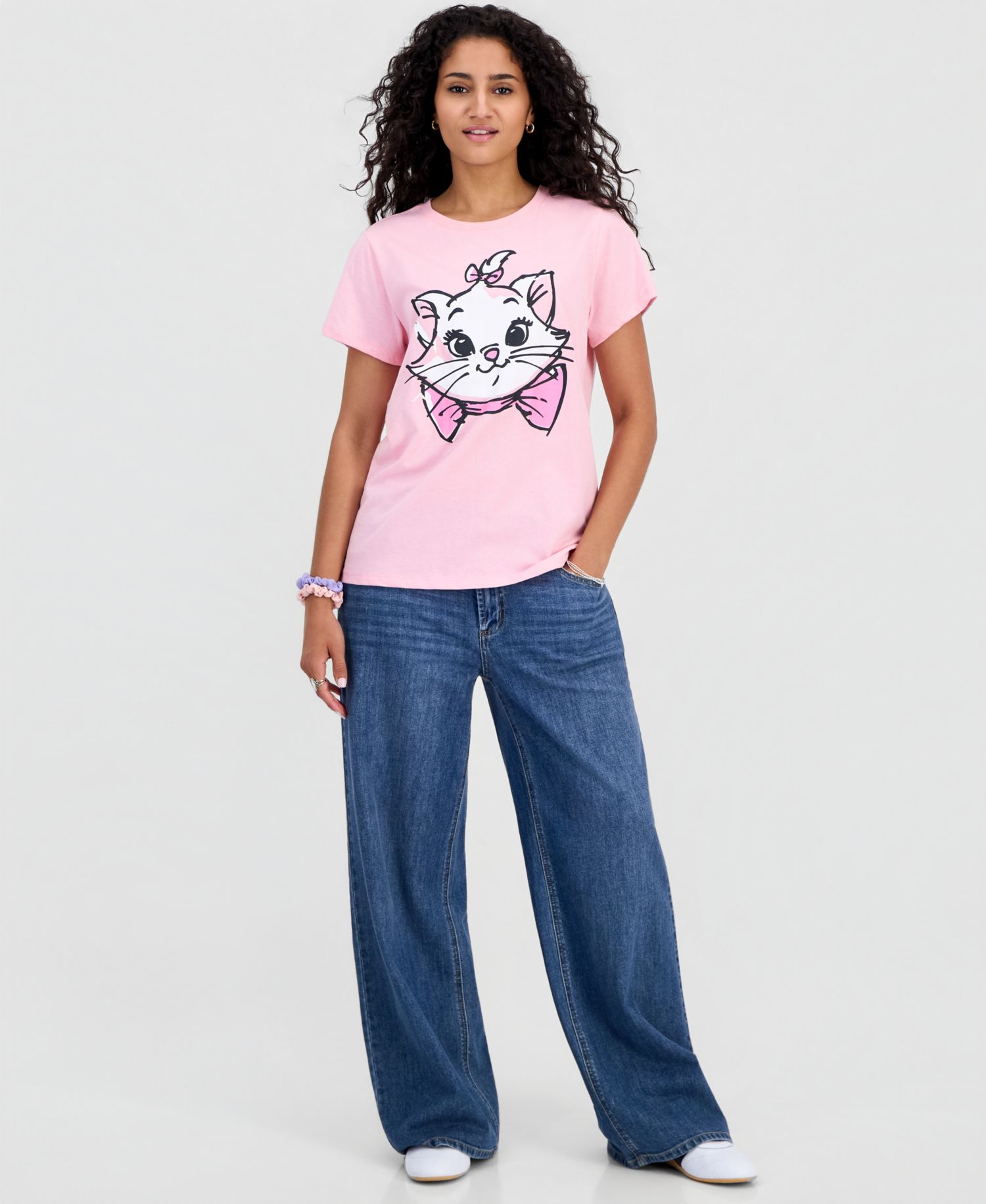 Juniors' Marie Aristocats Graphic T-Shirt
