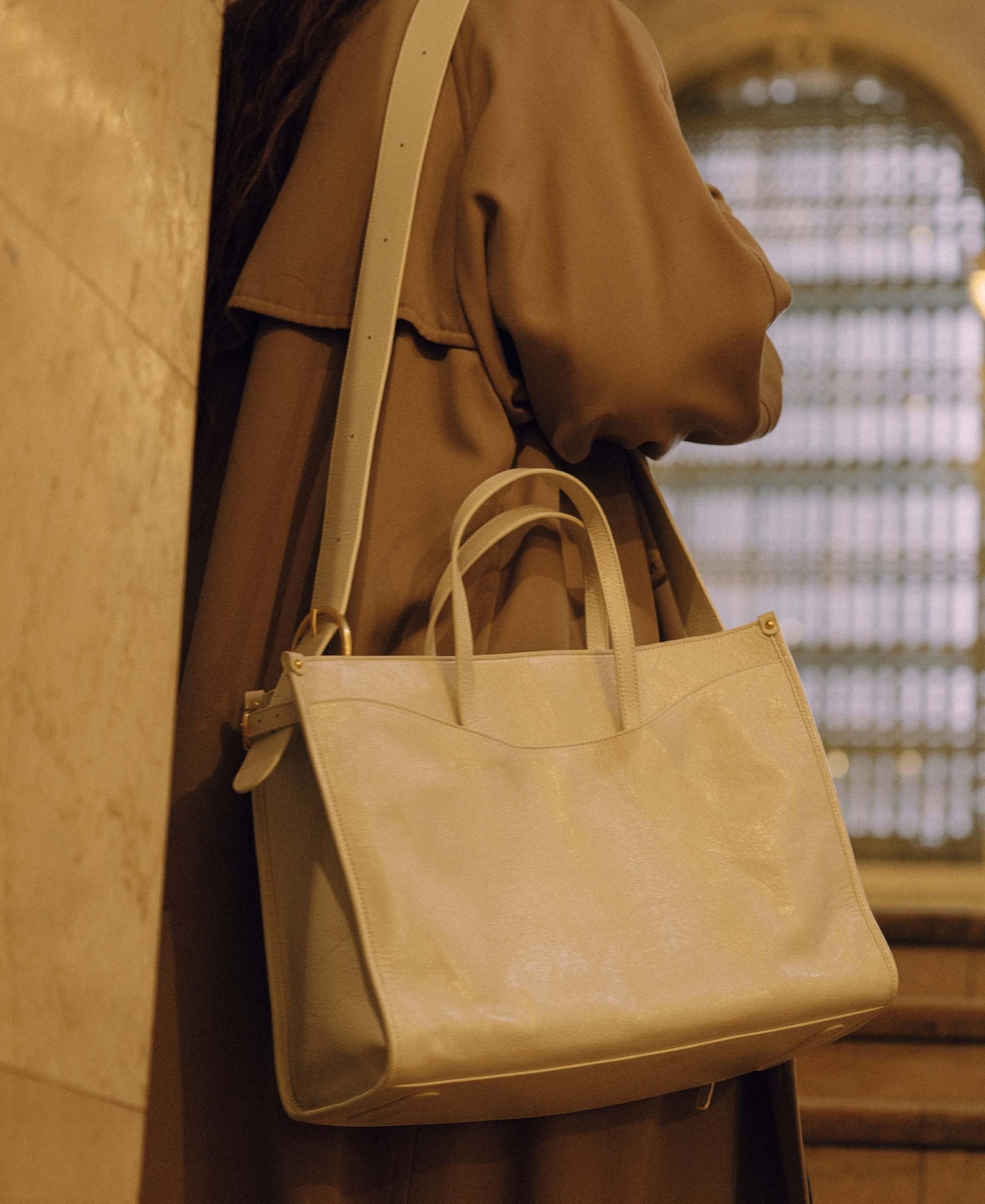 Oleada Reverie Waxed Leather Laptop Tote
