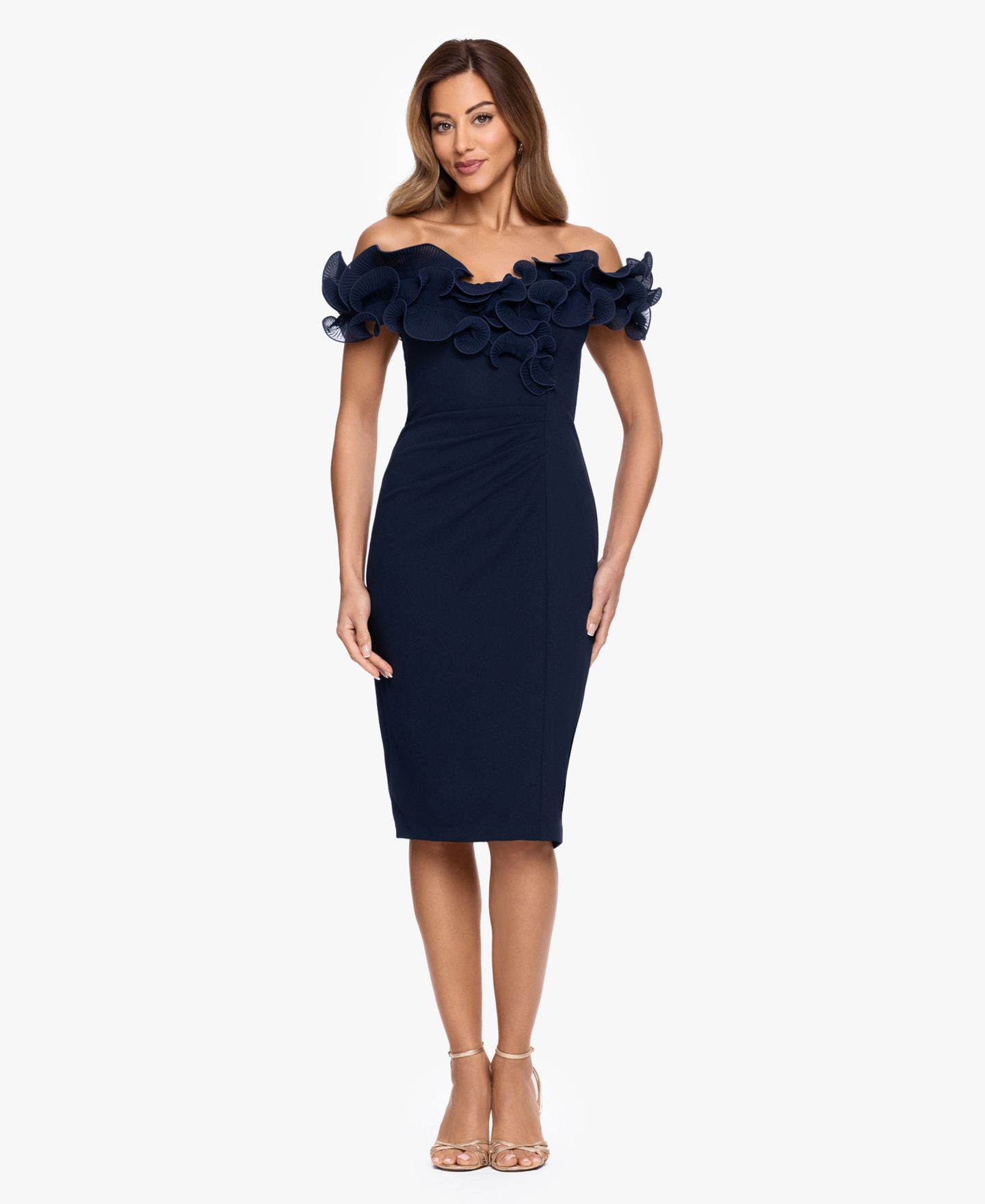 Женское платье XSCAPE Ruffled Off-The-Shoulder Scuba Crepe, цвет: Тёмно-синий — фото 1