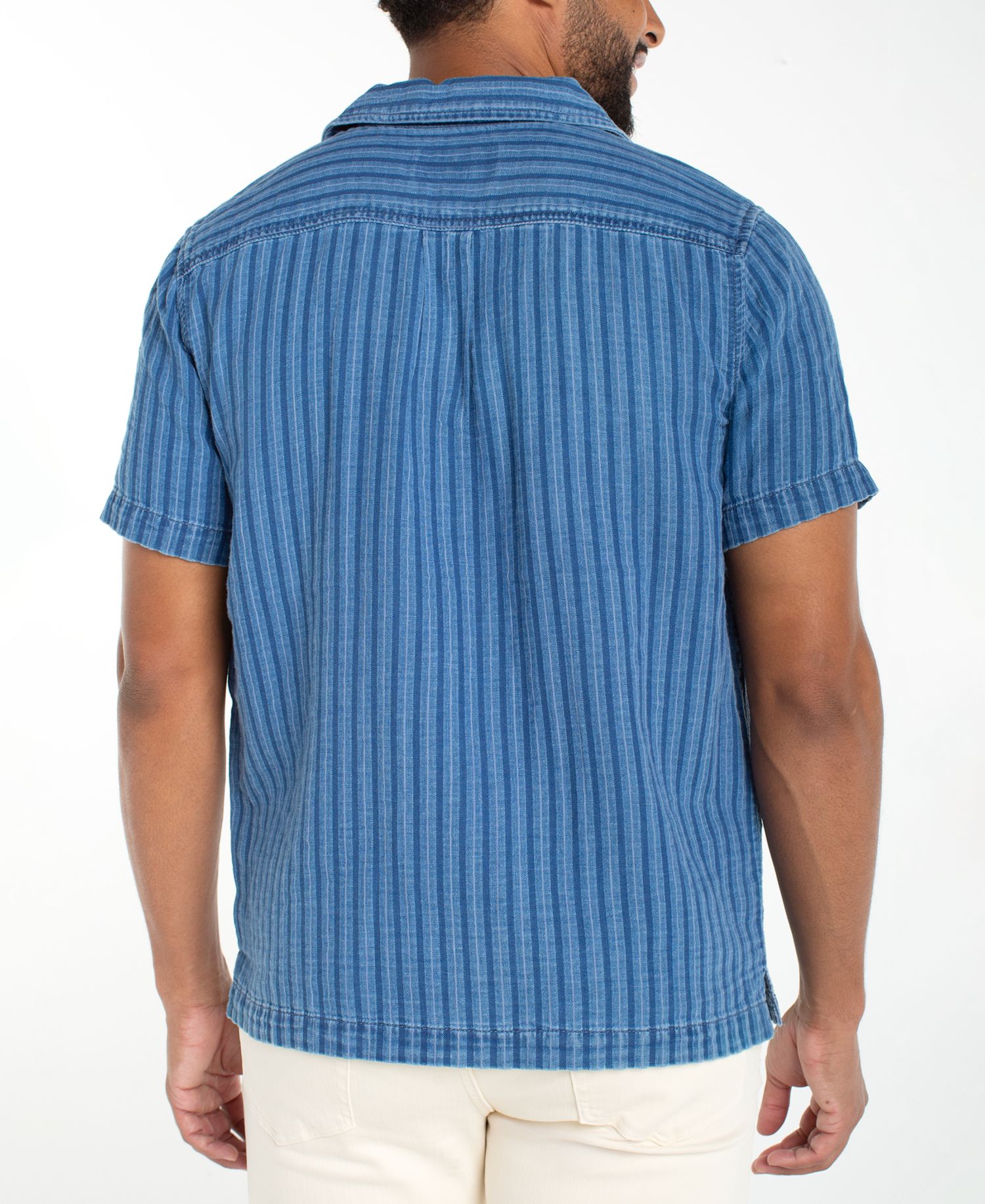 Men's Short-Sleeve Button-Up Shirt