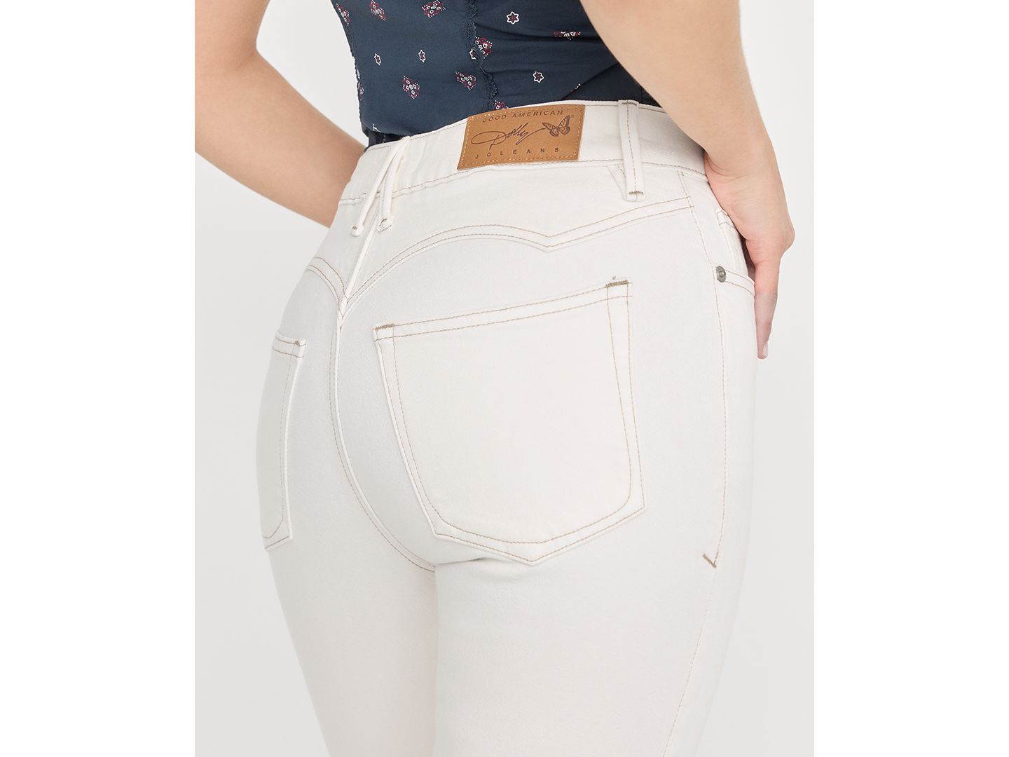 Женские джинсы Good American Petite Dolly Joleans Mid-Rise Flared-Leg, цвет: Винтажный белый — фото 3