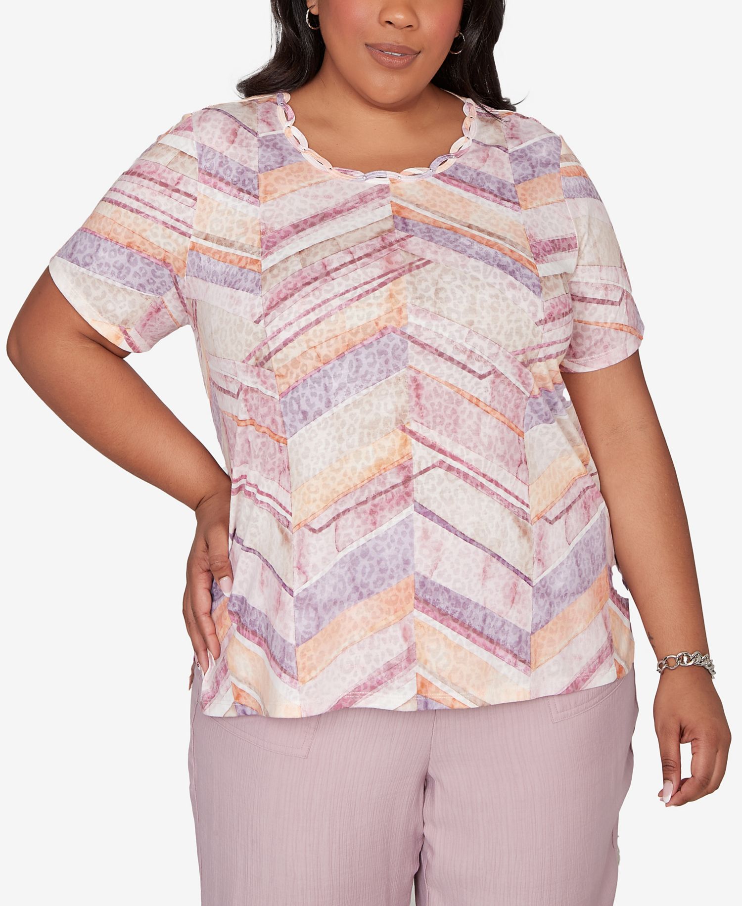 Plus Size Vintage Charm Chevron Geometric Crewneck T-Shirt