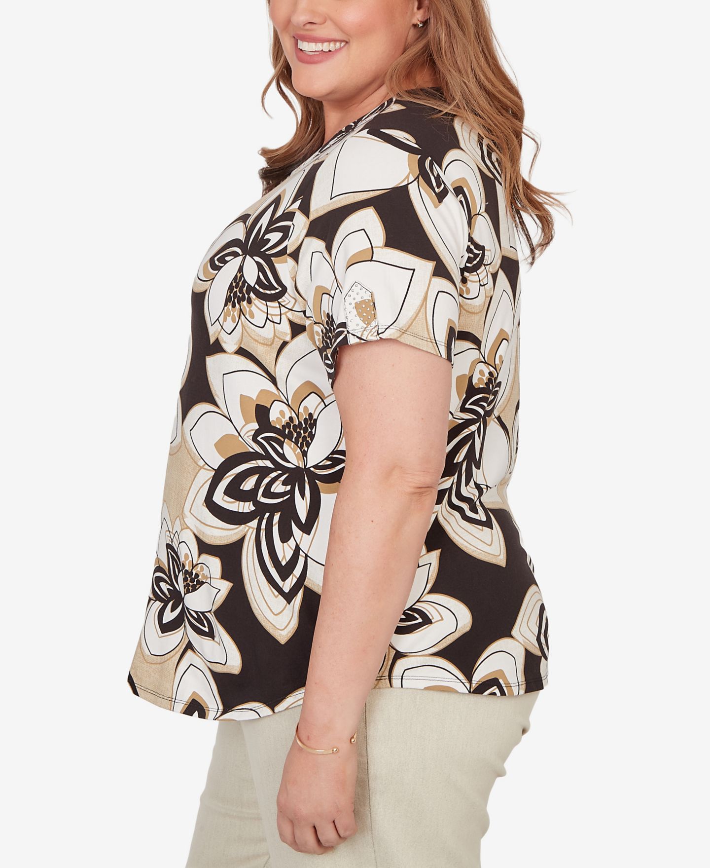 Женская футболка Alfred Dunner Plus Size Detail Driven Floral Stained Glass Short-Sleeve, цвет: Чёрный разноцветный — фото 4