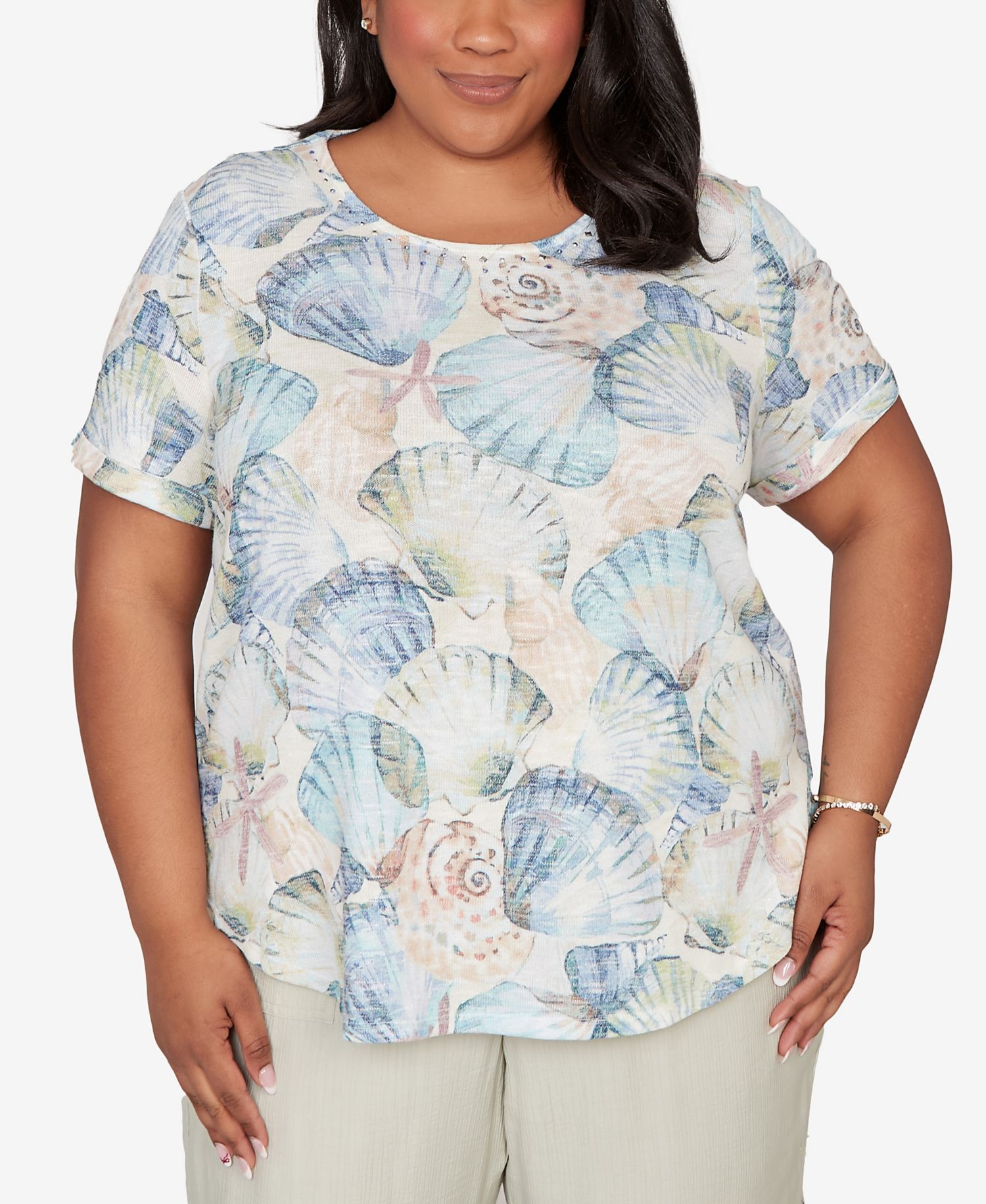 Plus Size Vintage Charm Seashells Embellished Solid T-Shirt