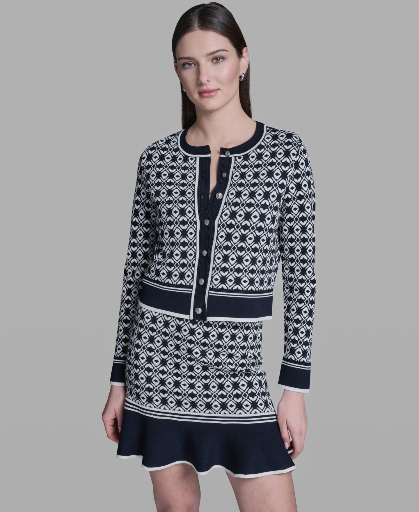 Женская куртка BCBG Printed Crewneck Sweater Jacket, цвет: Глубокий морской / Белый — фото 1