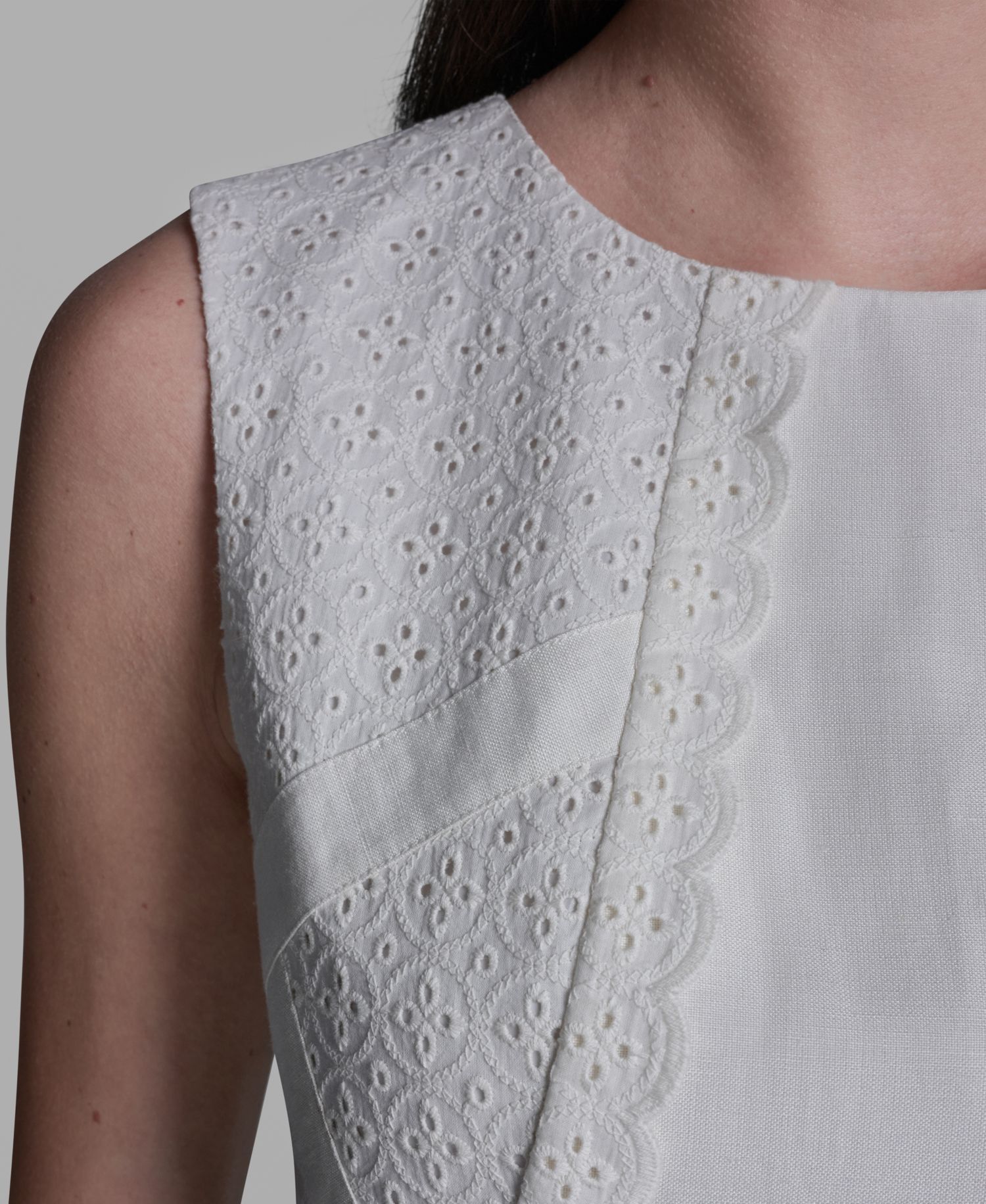 Women's Sleeveless Crewneck Top