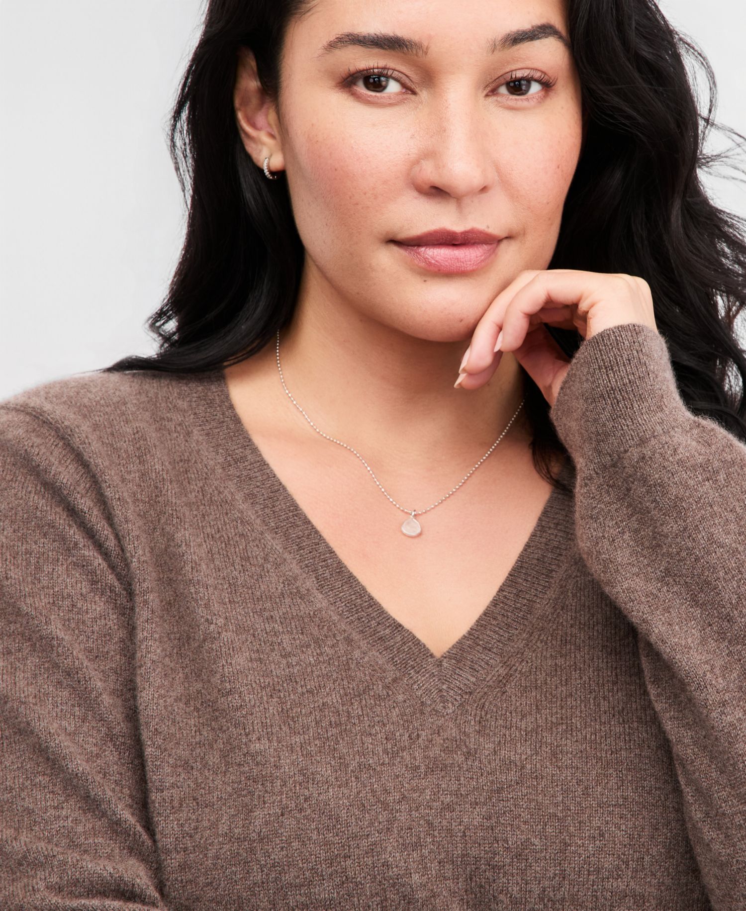 100% Cashmere Petite V-Neck Long-Sleeve Sweater