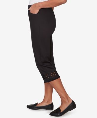 Petite Detail Driven Geometric Cut-Out Flat Front Capri Pants