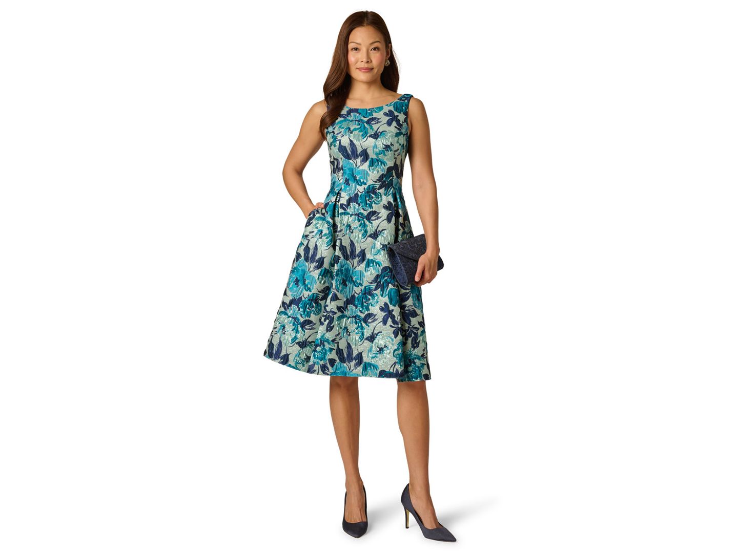 Женское платье Adrianna Papell Printed Metallic Boat Neck, цвет: Синий разноцветный — фото 1