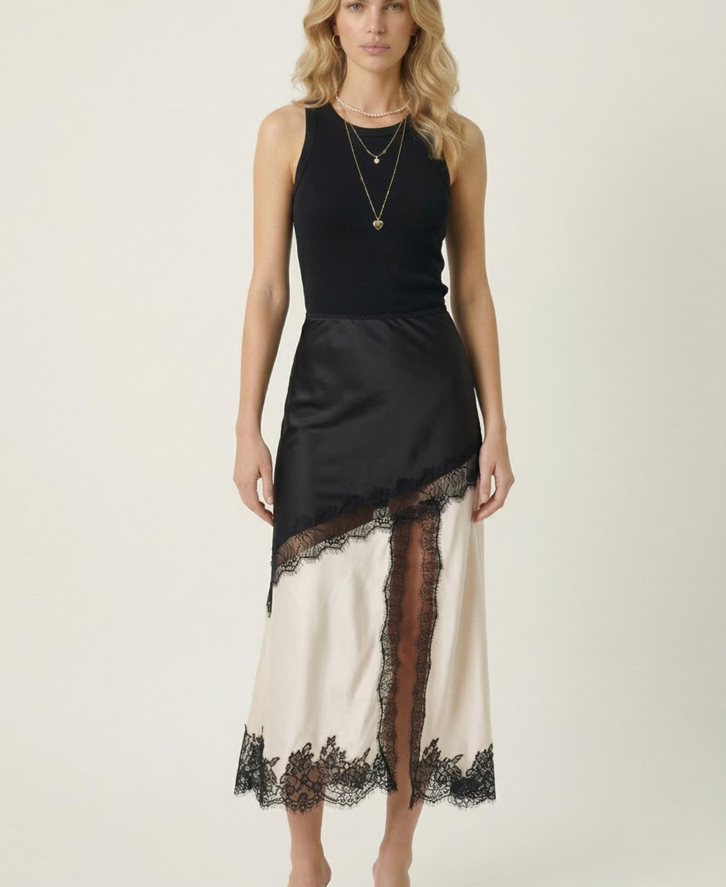 Женская юбка Modenaire Lace-Trim Asymmetric Satin Midi, цвет: Бежевый — фото 4