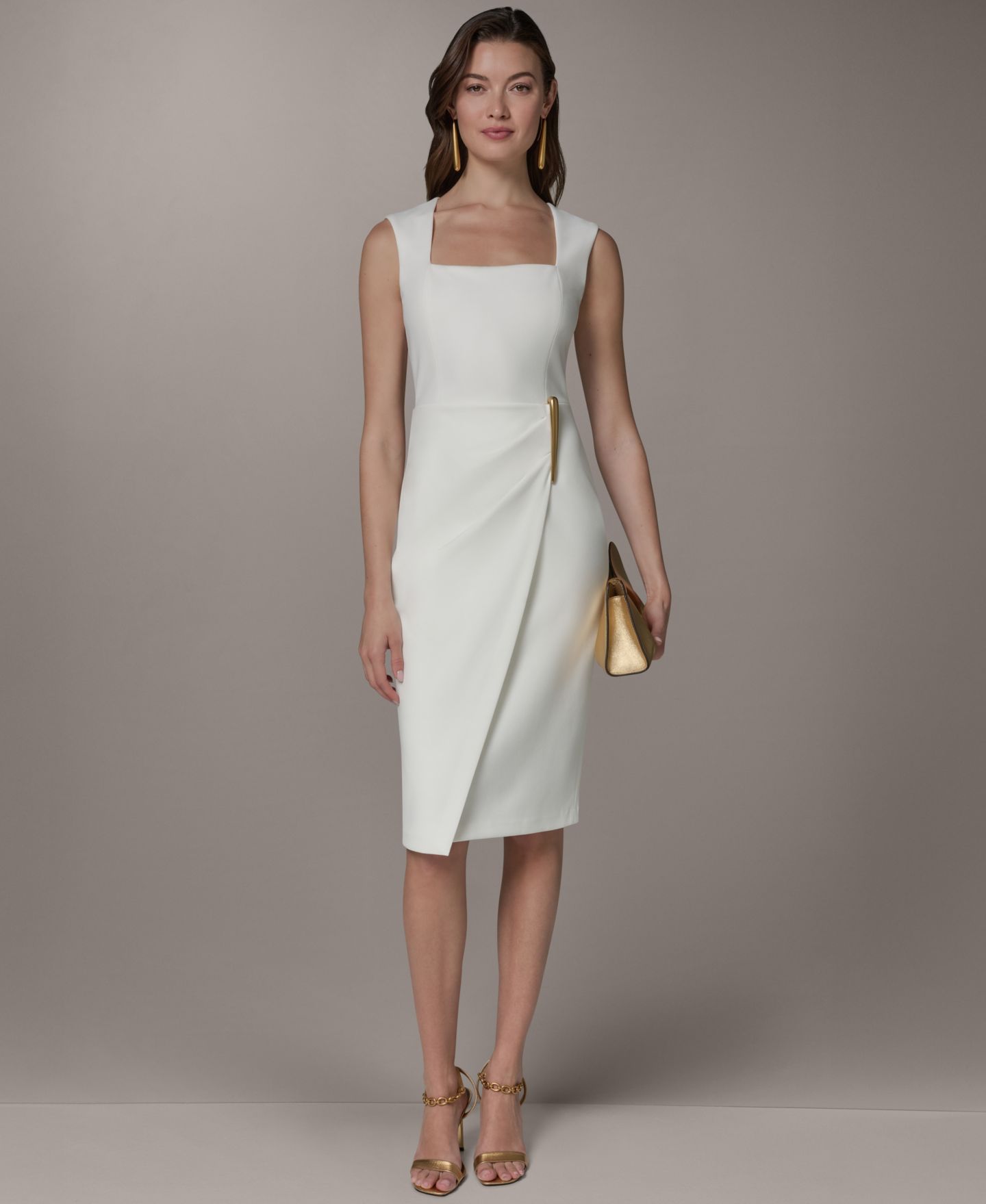 Женское платье Donna Karan New York Square Neck Sheath Sleeveless Hardware Midi, цвет: Кремовый — фото 1