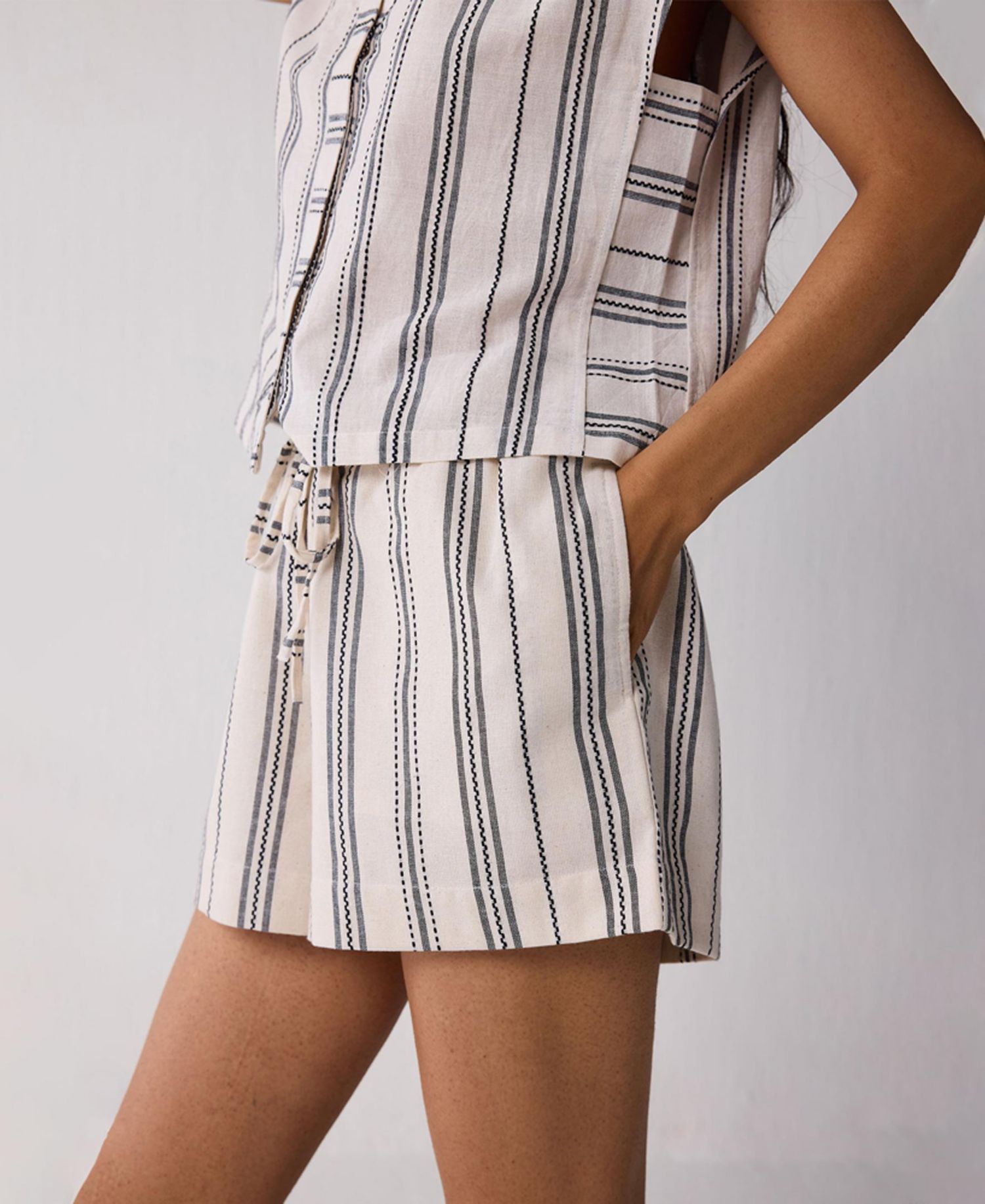 Women's Regular Drawstring Shorts in Stripes