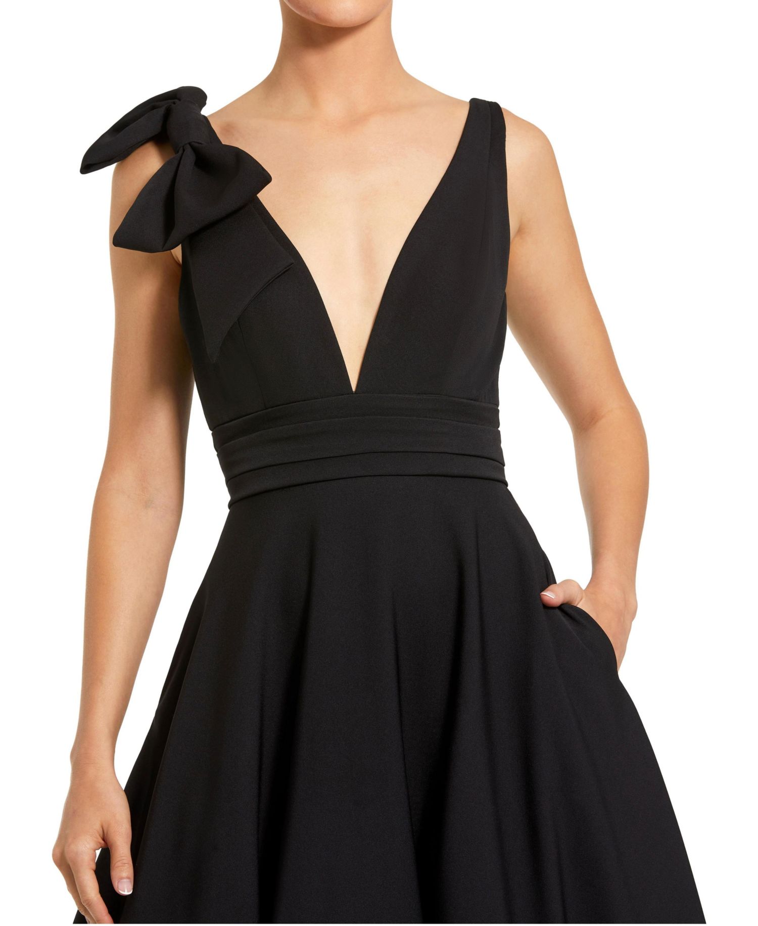 Women's Petite Crepe Sleeveless Plunge Neck Ballgown With Bow