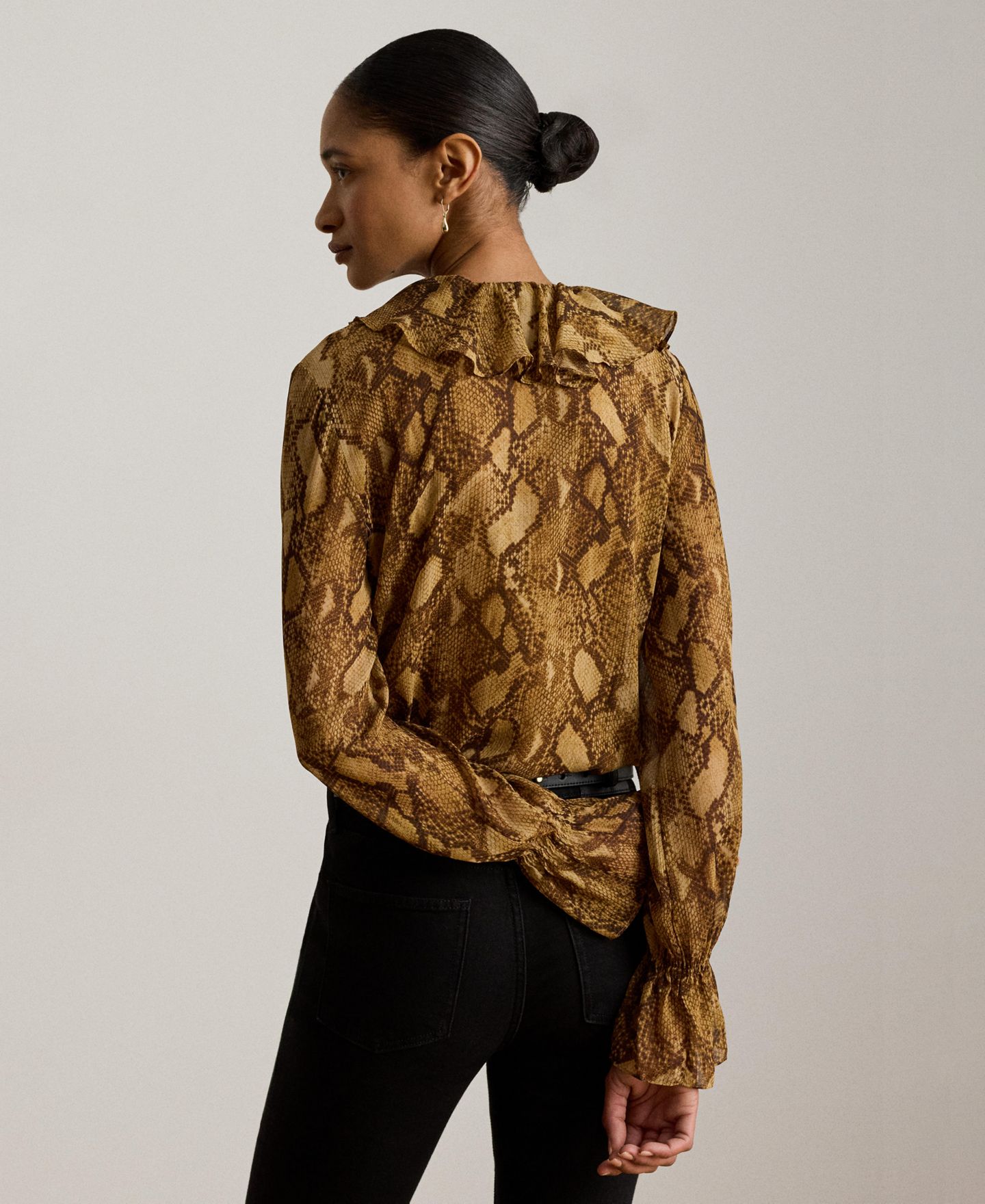 Женская блузка Lauren Ralph Lauren Ruffle-Trim V-Neck Blouse, цвет: Рыжевато-коричневый разноцветный — фото 4