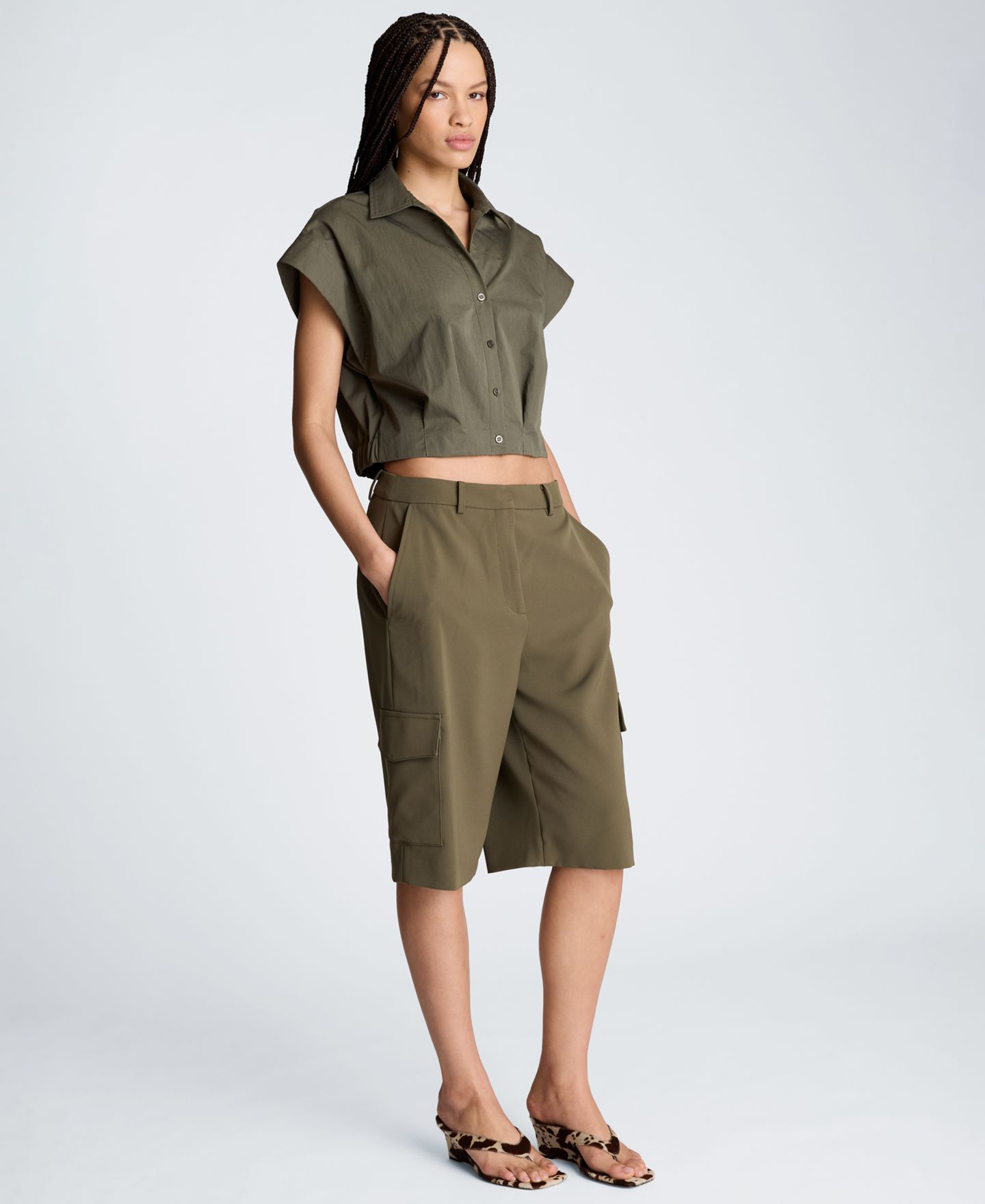 Женский топ Kenneth Cole Y-Neck Crop, цвет: Зелёный — фото 3
