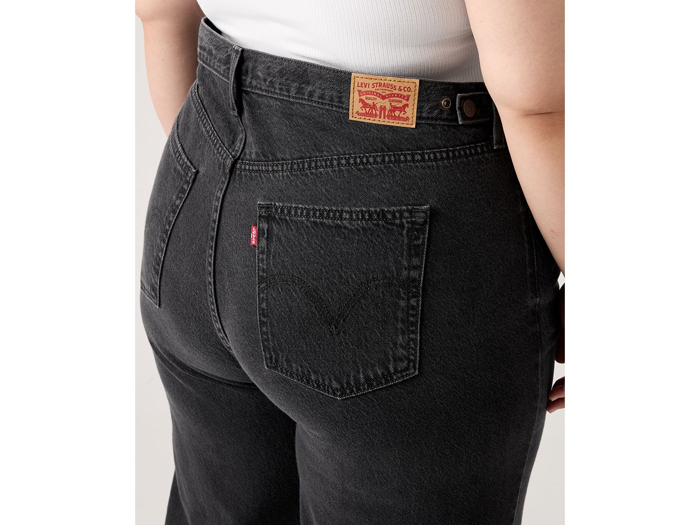 Женские джинсы Levi's Plus Size Cinch-Waist Lightweight Baggy, цвет: Capturing Moments — фото 4