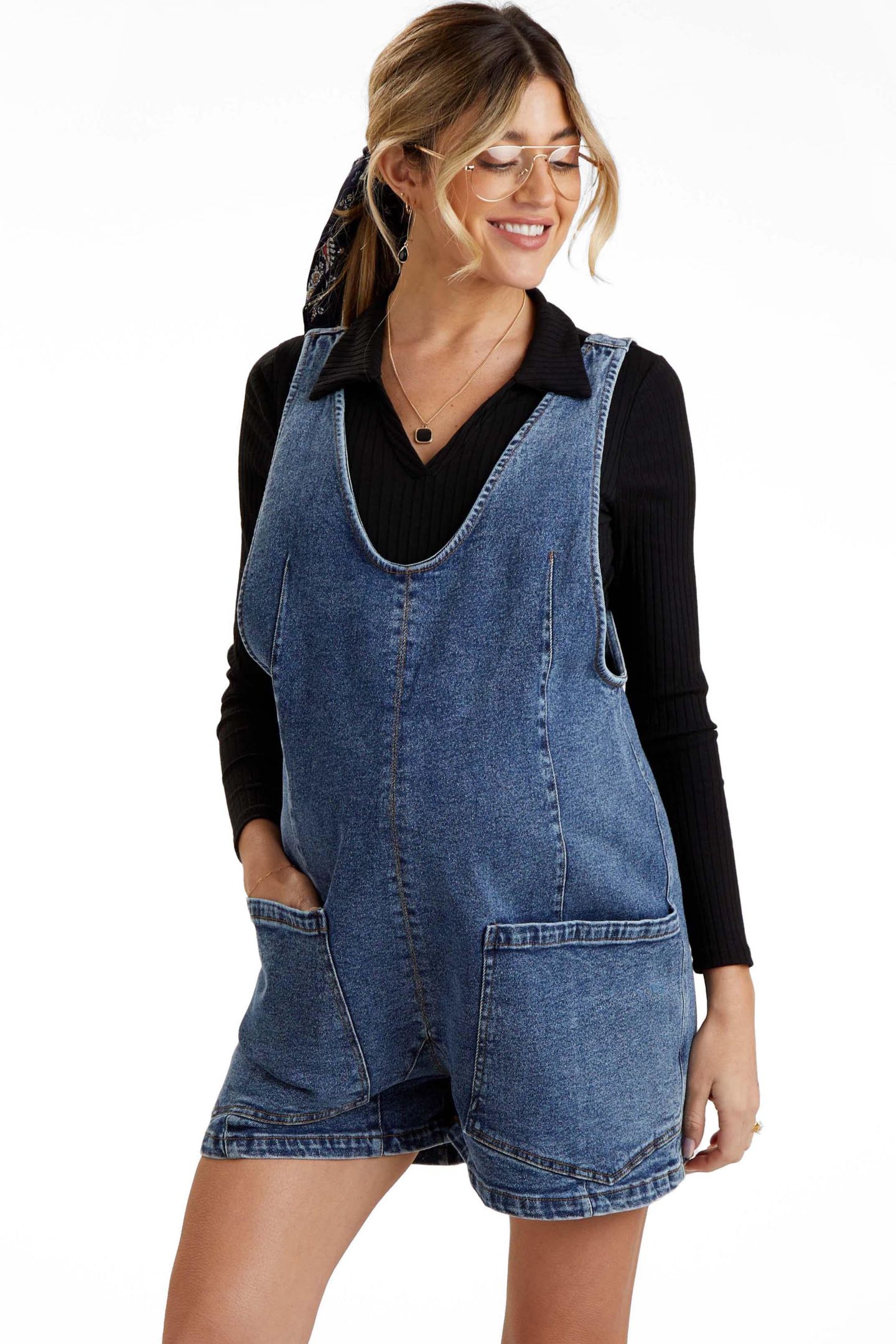 Женский комбинезон Pinkblush Light Blue Denim Scoop Neck Short Overall, цвет: Синий — фото 2