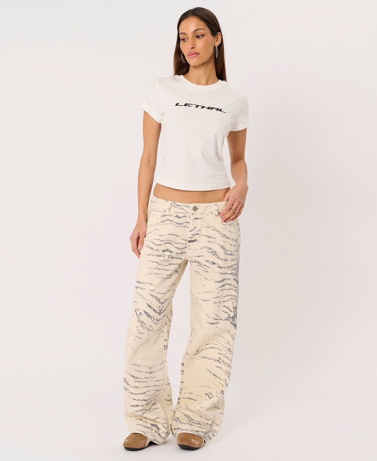 Abrand Women's 99 Valentina Baggy-Fit Wide-Leg Jeans view 2 — MAYCSS fashion products