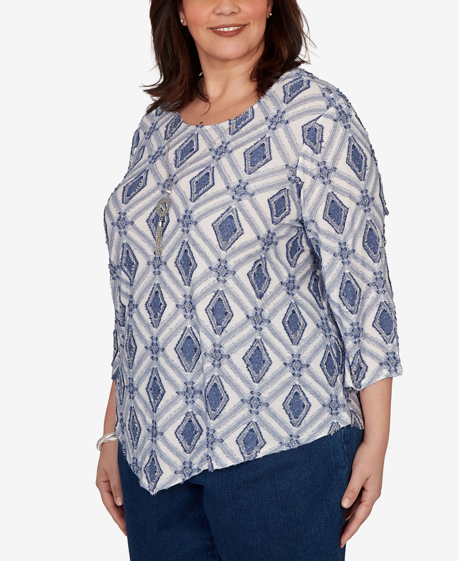 Plus Size Diamond Textured Top with Necklace
