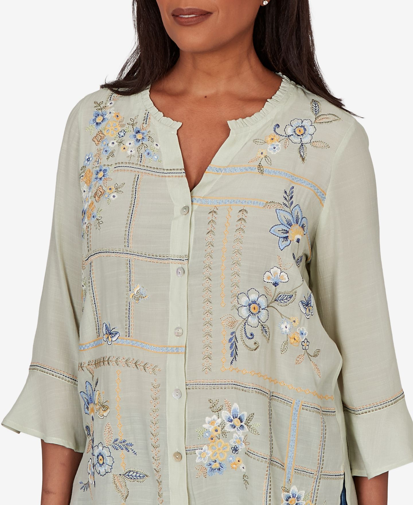 Женский топ Alfred Dunner Petite Floral Embroidered Squares Button-Front, цвет: Шалфейный — фото 4