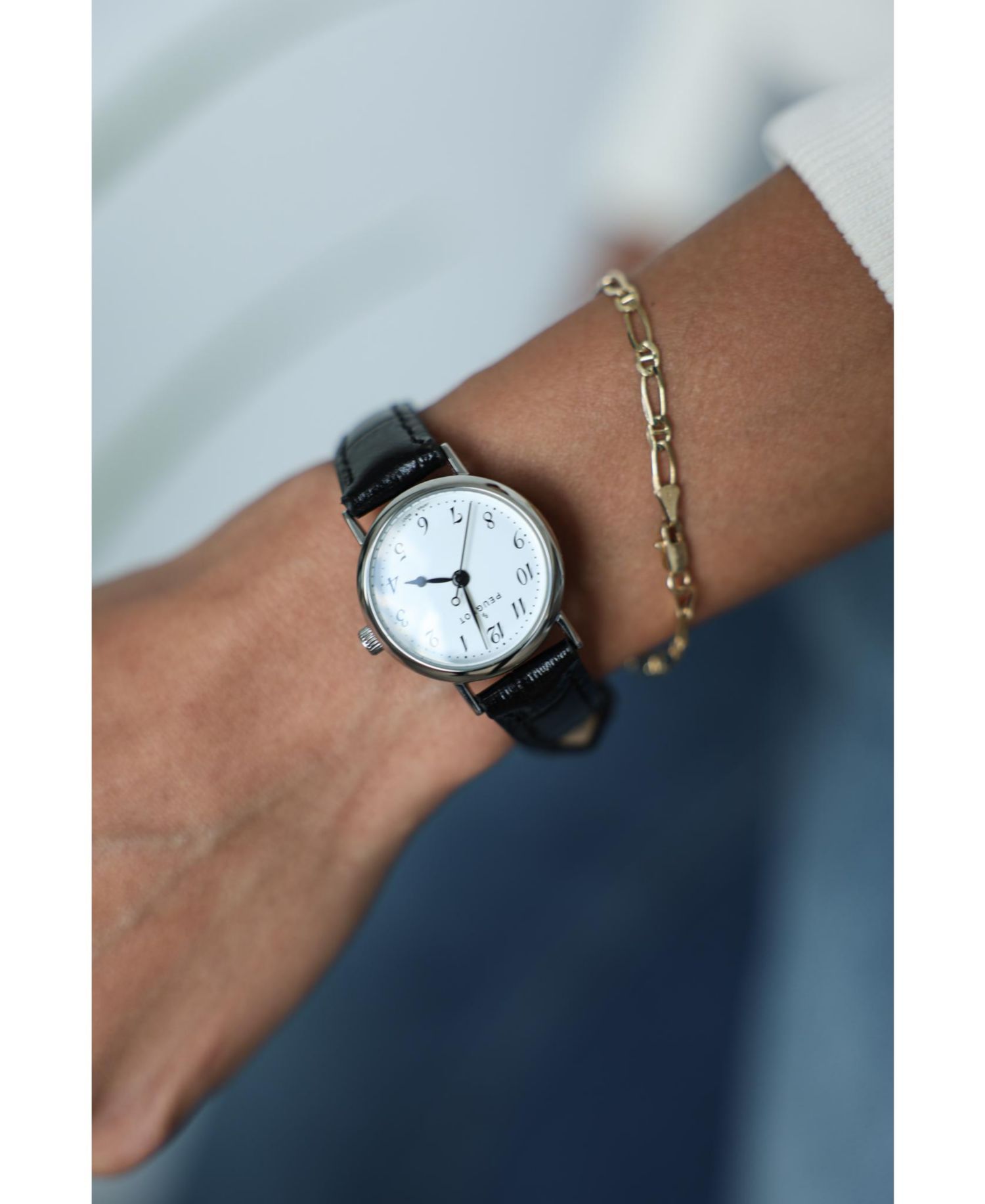 Womens Small Face Easy Read Minimalist Brown Leather Strap Watch