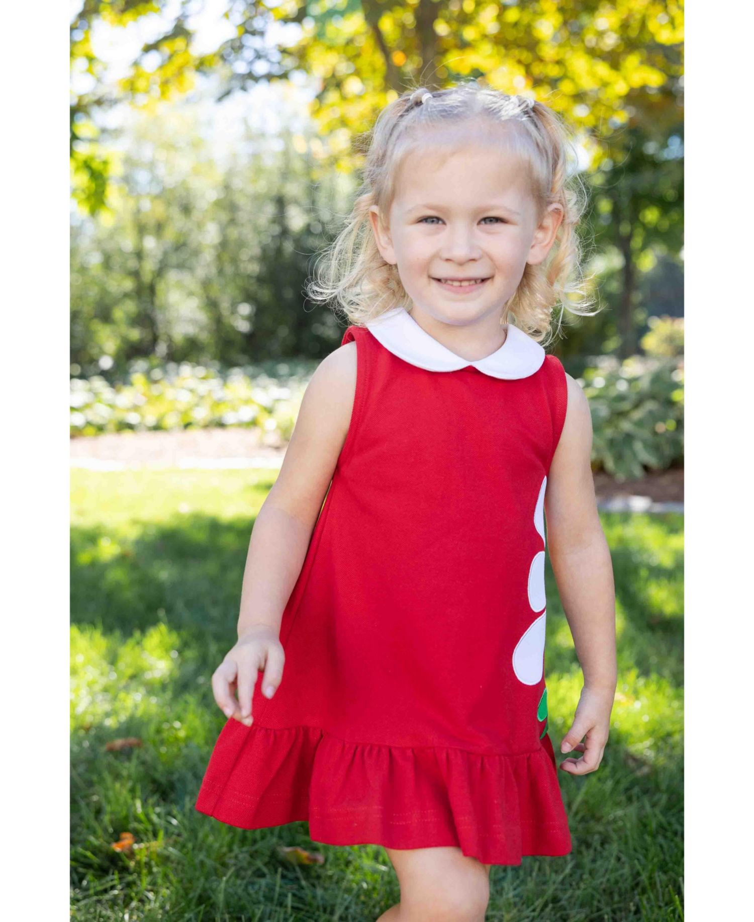 Little Girls Knit Dress With Flowers