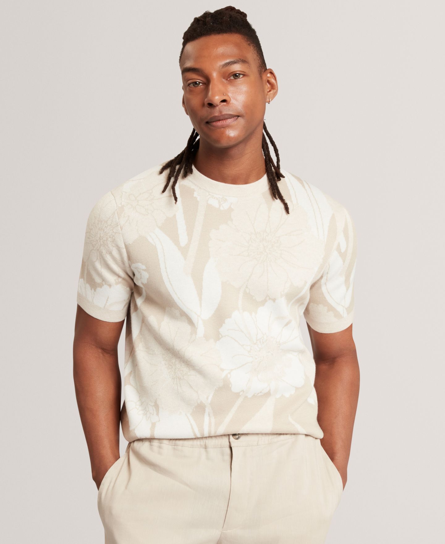 Мужская футболка Ted Baker Jacquard Floral Print Short-Sleeve, цвет: Бежевый — фото 1