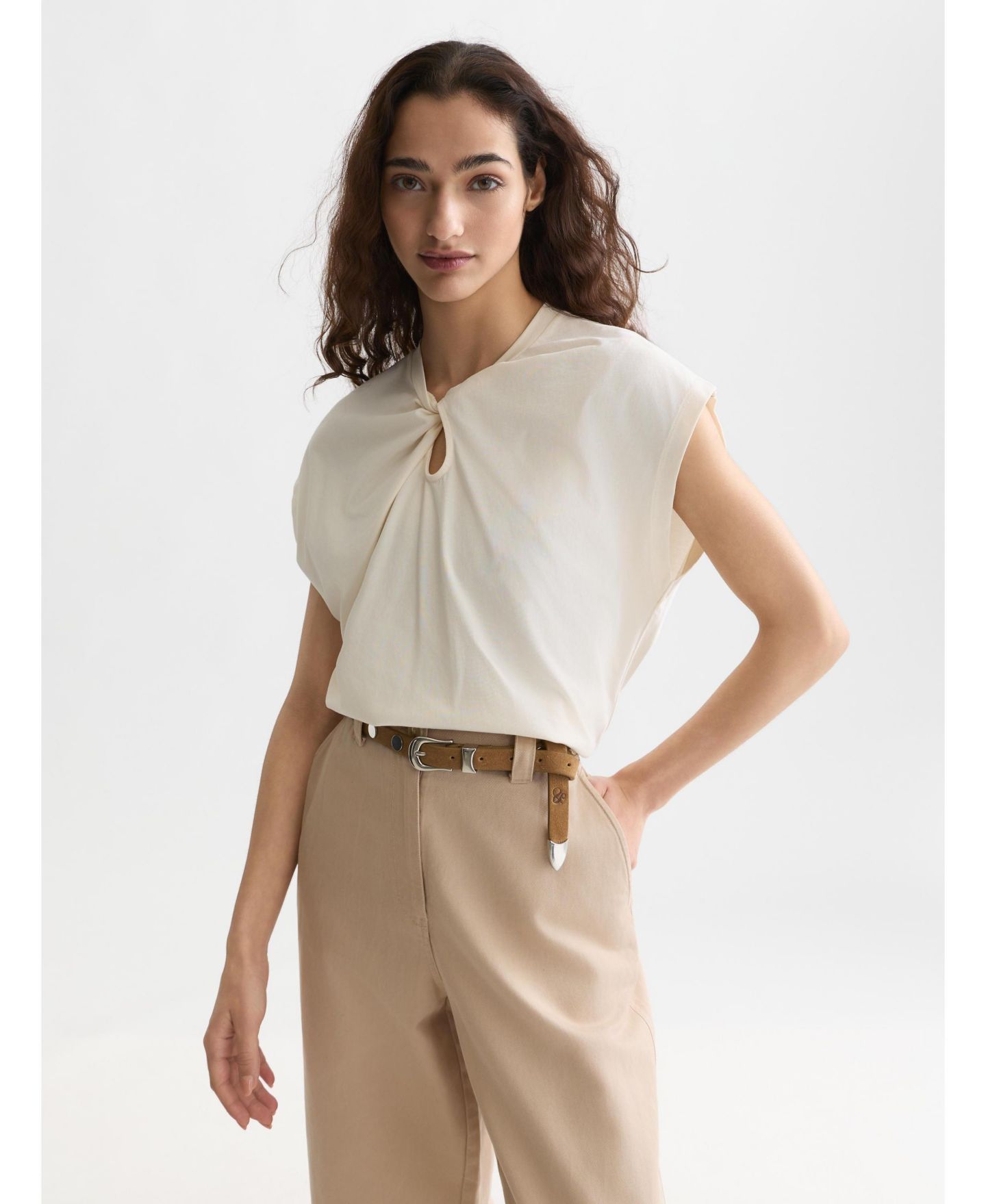 Женские футболки SCOTCH & SODA Twisted Neckline Tops and Tees, цвет: Сливочный — фото 1