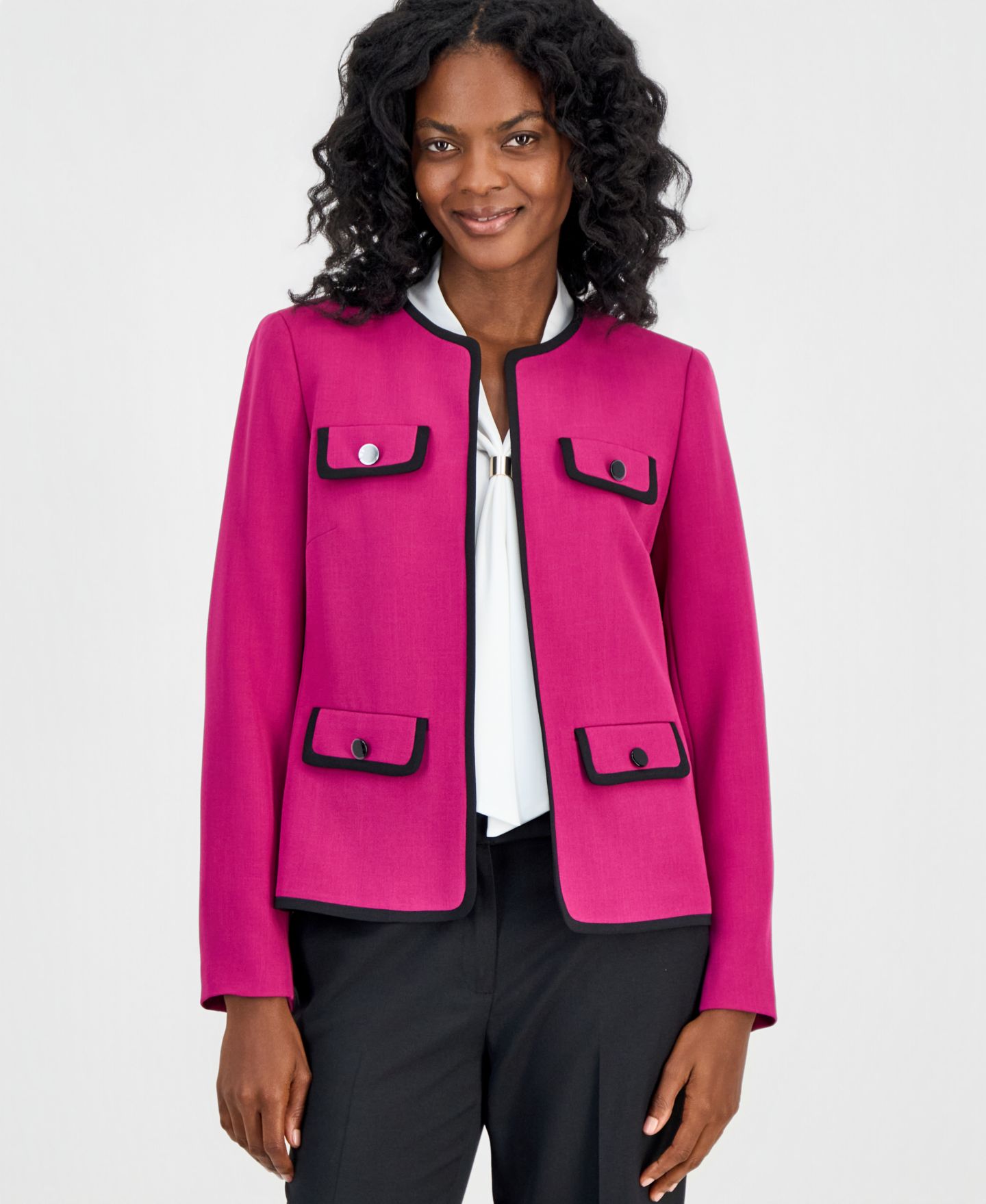Женские комплекты Kasper Collarless Contrast-Piping Jacket, Embellished-Neck-Tie Top & Ava Straight-Leg Pants, цвет: Чёрный — фото 2