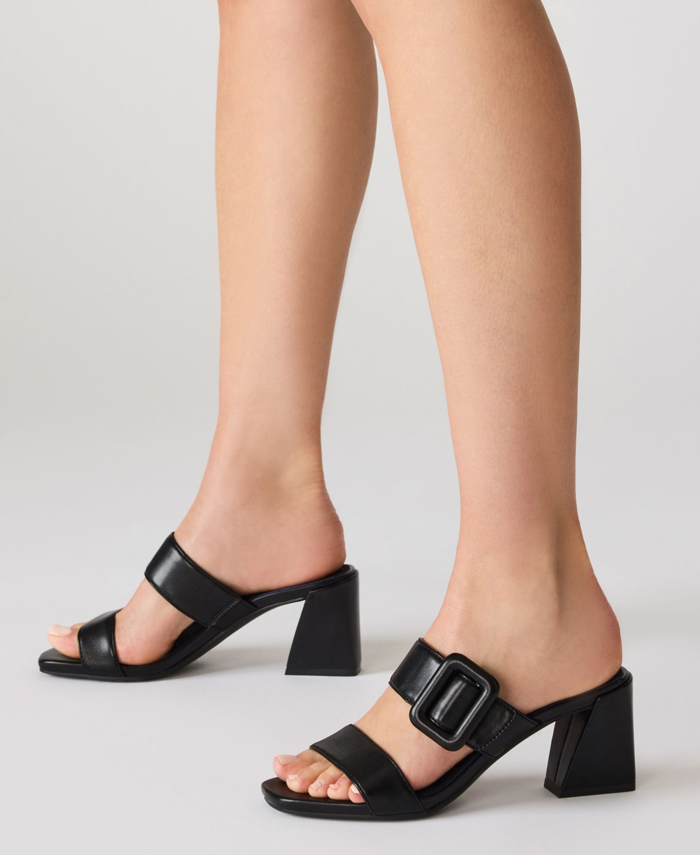 Женские сандалии Anne Klein Narita Buckle Block Heel Dress Sandals, цвет: Чёрный — фото 8